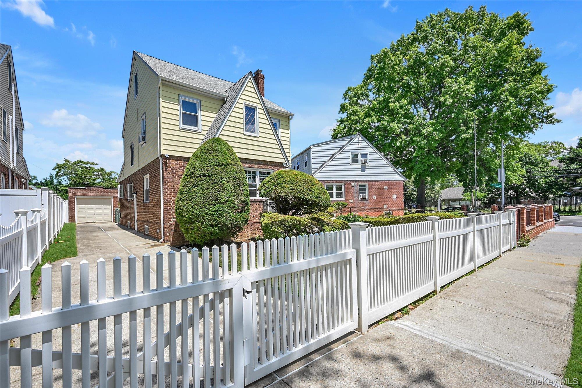 Single Family Seward Avenue  Queens, NY 11427, MLS-1029348-22