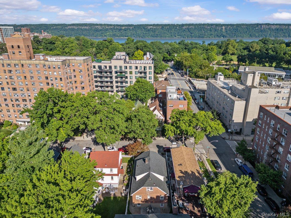 Single Family Fairfield Avenue  Bronx, NY 10463, MLS-1029364-3