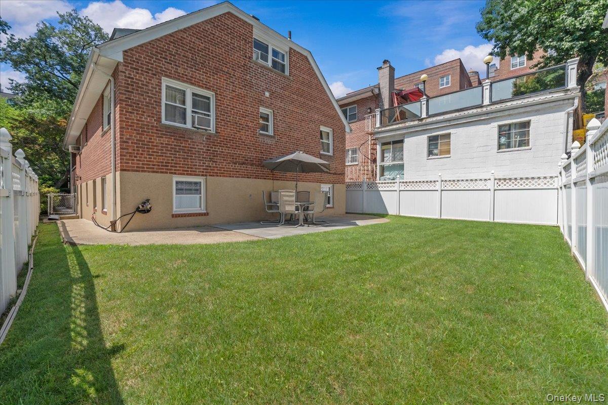 Single Family Fairfield Avenue  Bronx, NY 10463, MLS-1029364-40