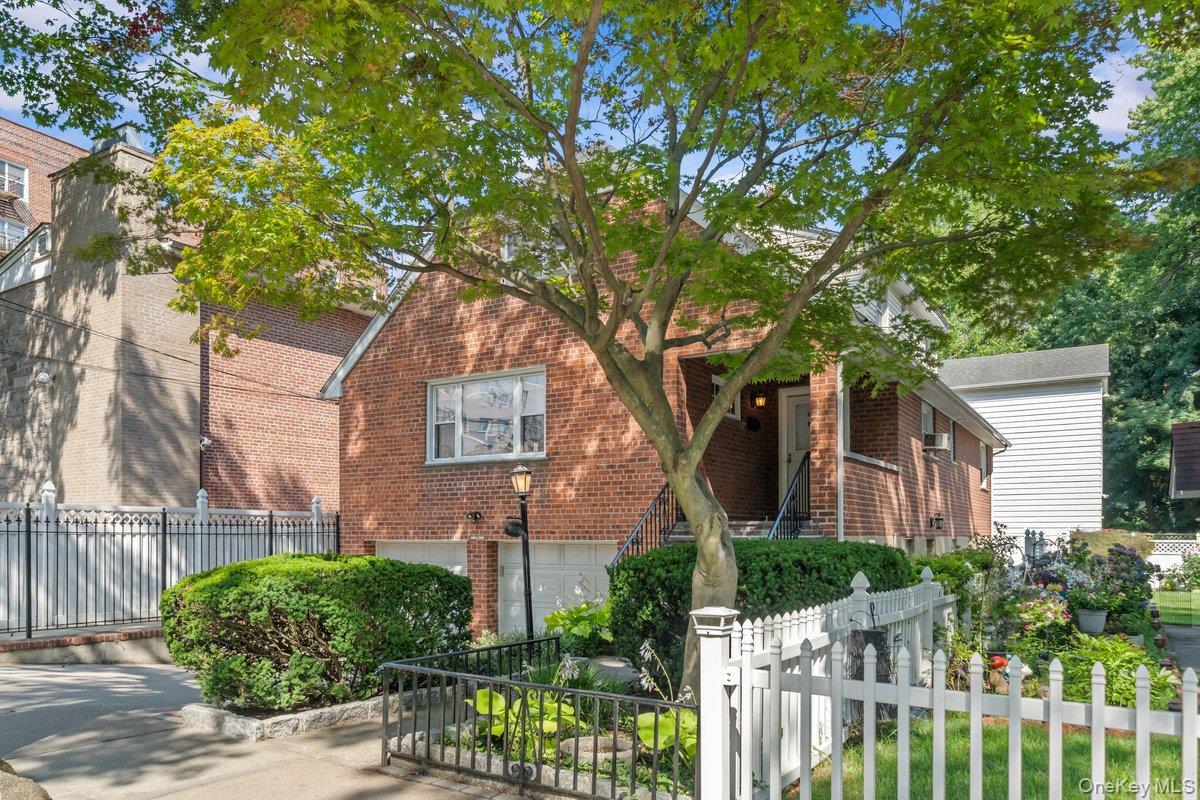 Single Family Fairfield Avenue  Bronx, NY 10463, MLS-1029364-48