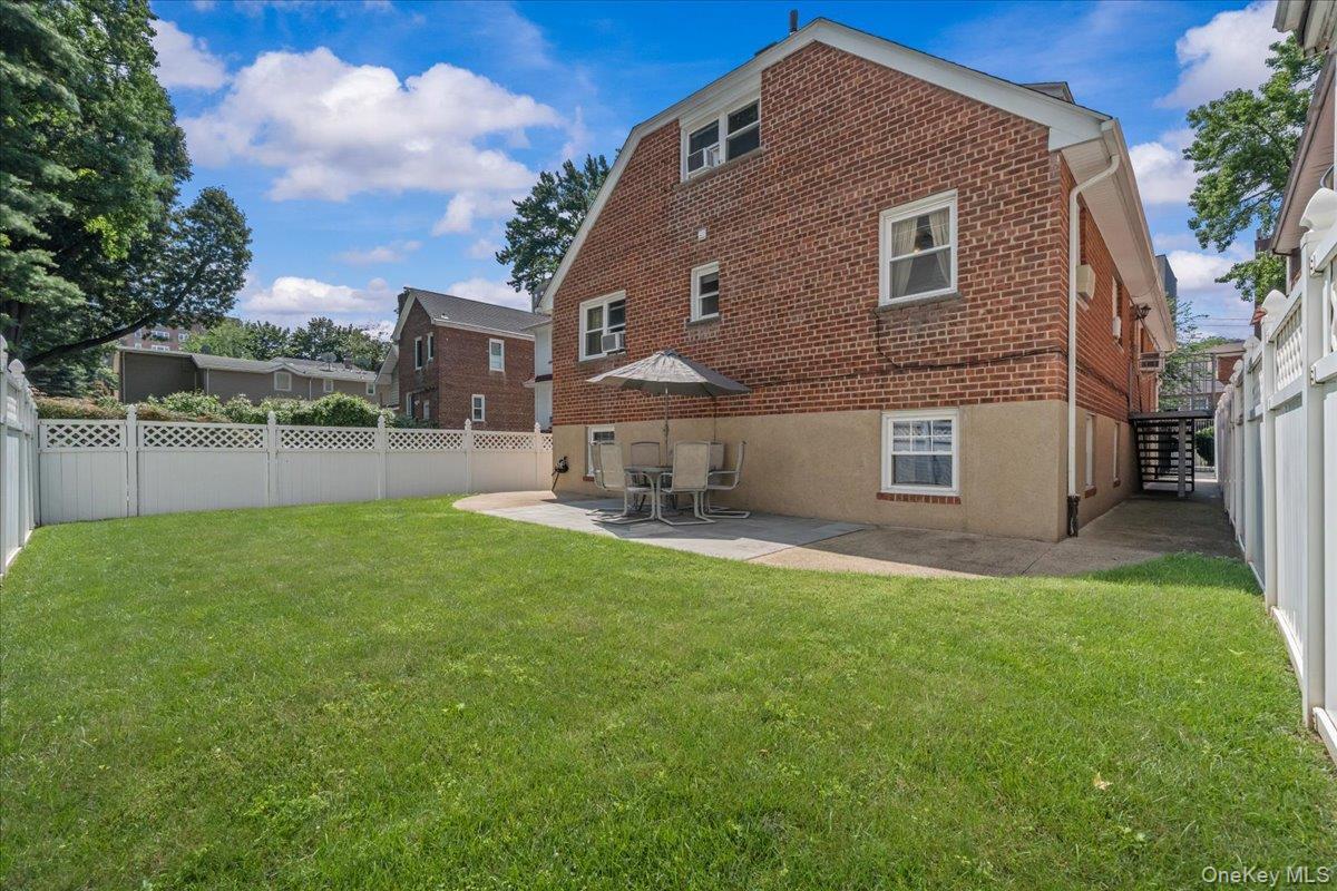 Single Family Fairfield Avenue  Bronx, NY 10463, MLS-1029364-7