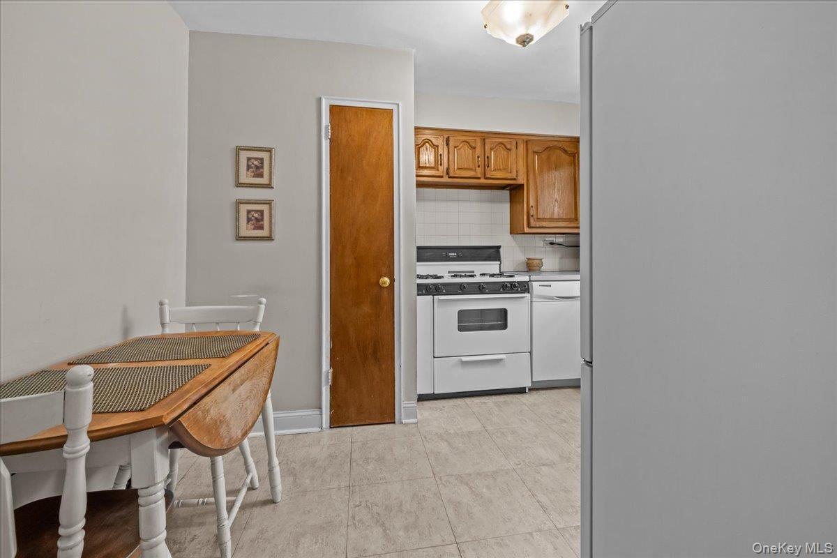 Single Family Fairfield Avenue  Bronx, NY 10463, MLS-1029364-9