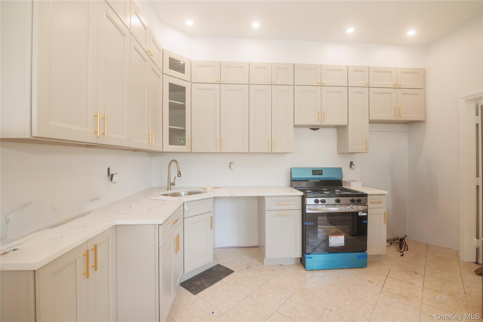 Single Family Siegfried Place Bronx, NY 10465, MLS-1029387-14