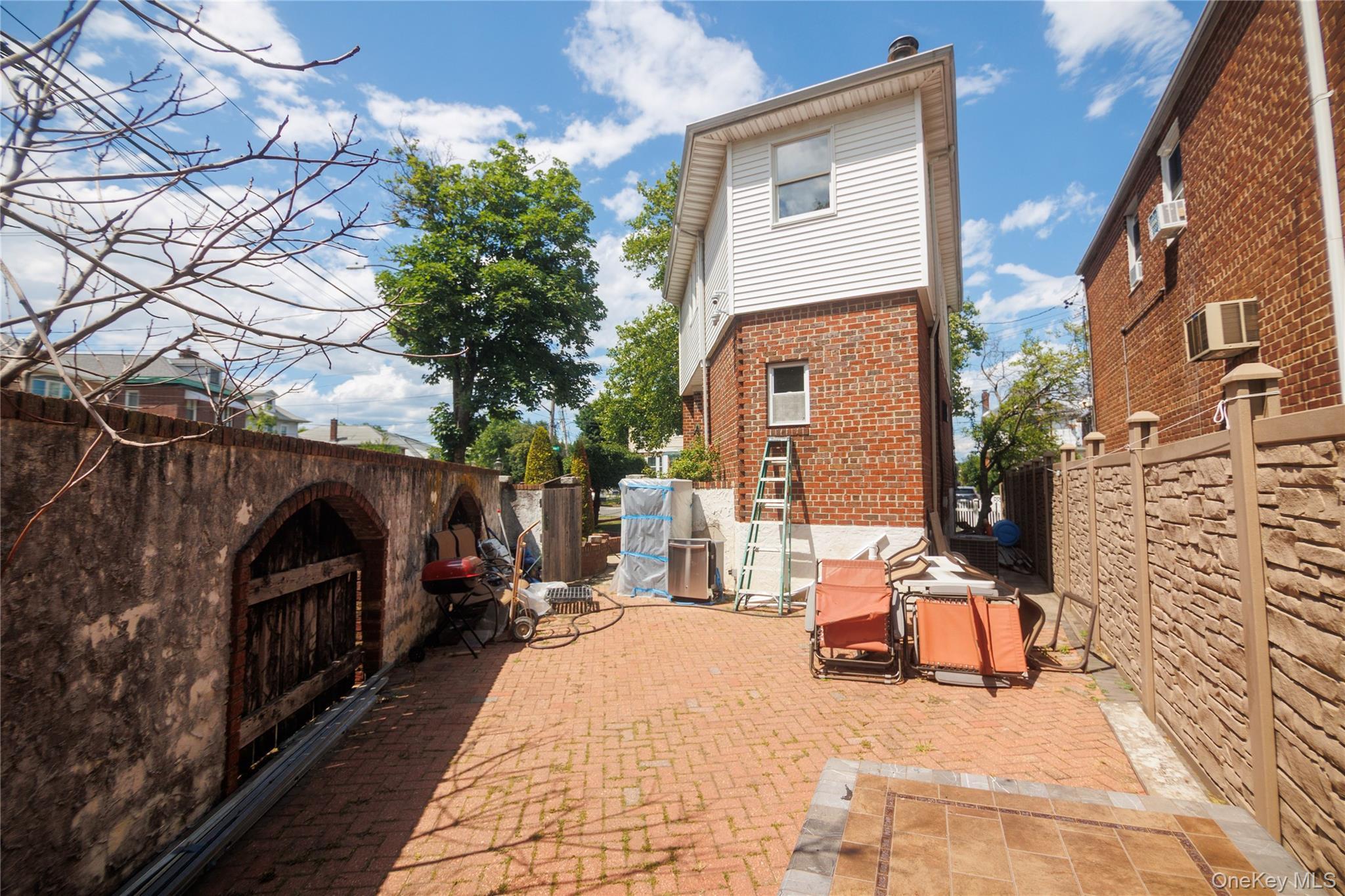 Single Family Siegfried Place Bronx, NY 10465, MLS-1029387-16