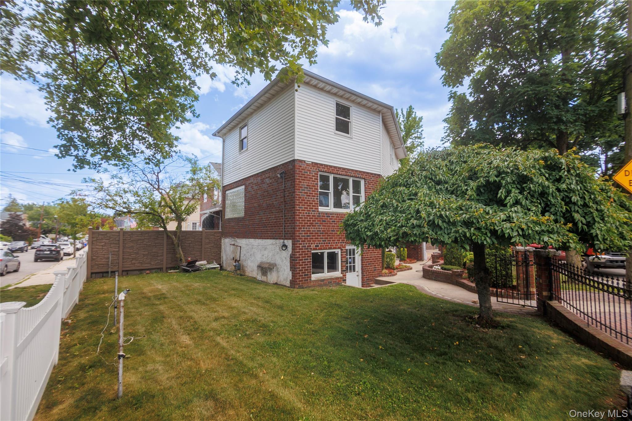 Single Family Siegfried Place Bronx, NY 10465, MLS-1029387-2