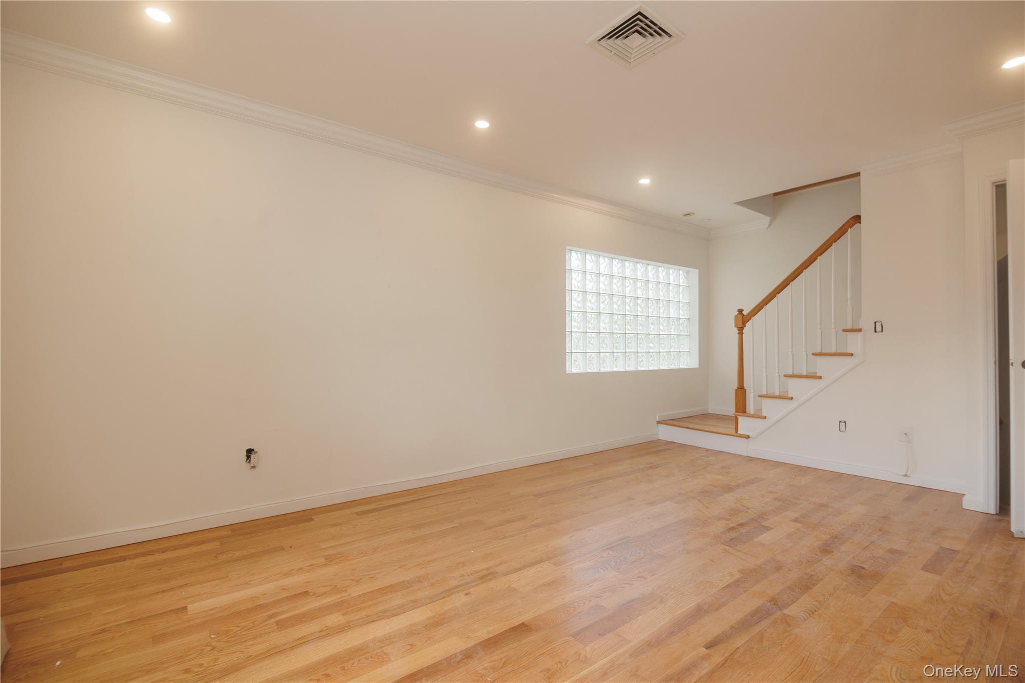 Single Family Siegfried Place Bronx, NY 10465, MLS-1029387-3
