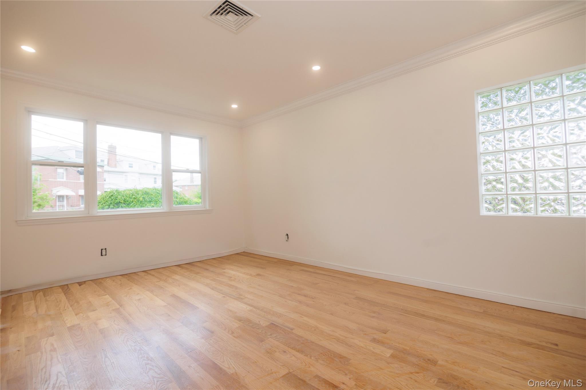 Single Family Siegfried Place Bronx, NY 10465, MLS-1029387-5