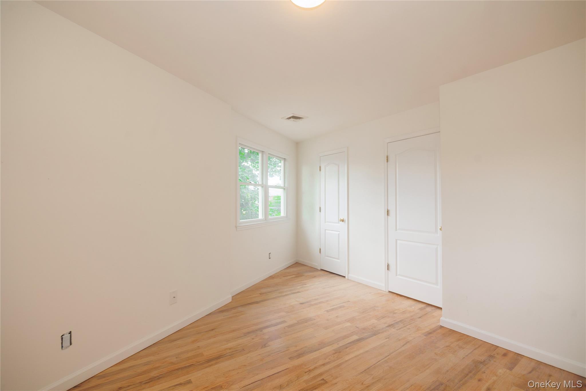 Single Family Siegfried Place Bronx, NY 10465, MLS-1029387-8