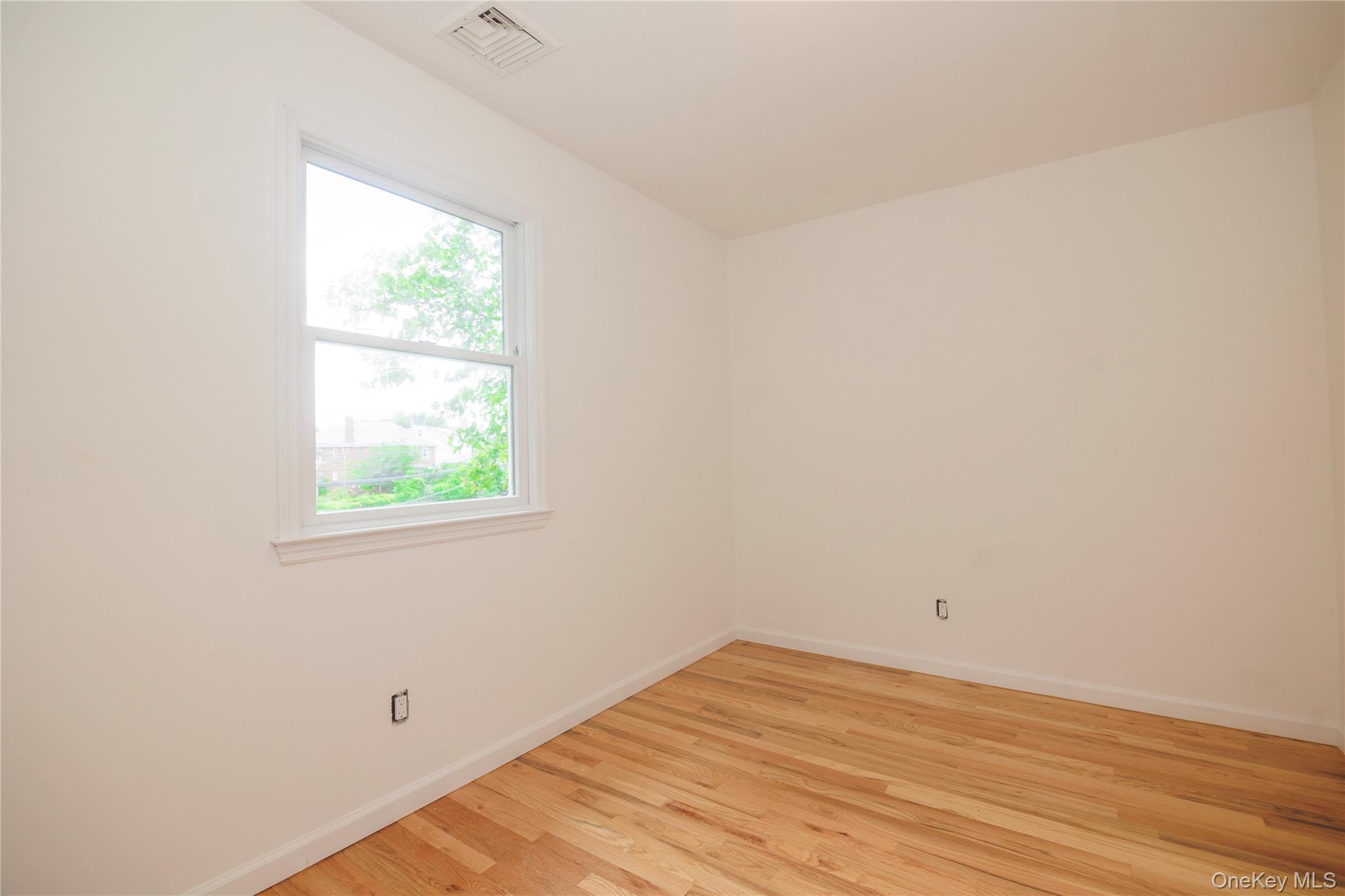 Single Family Siegfried Place Bronx, NY 10465, MLS-1029387-9