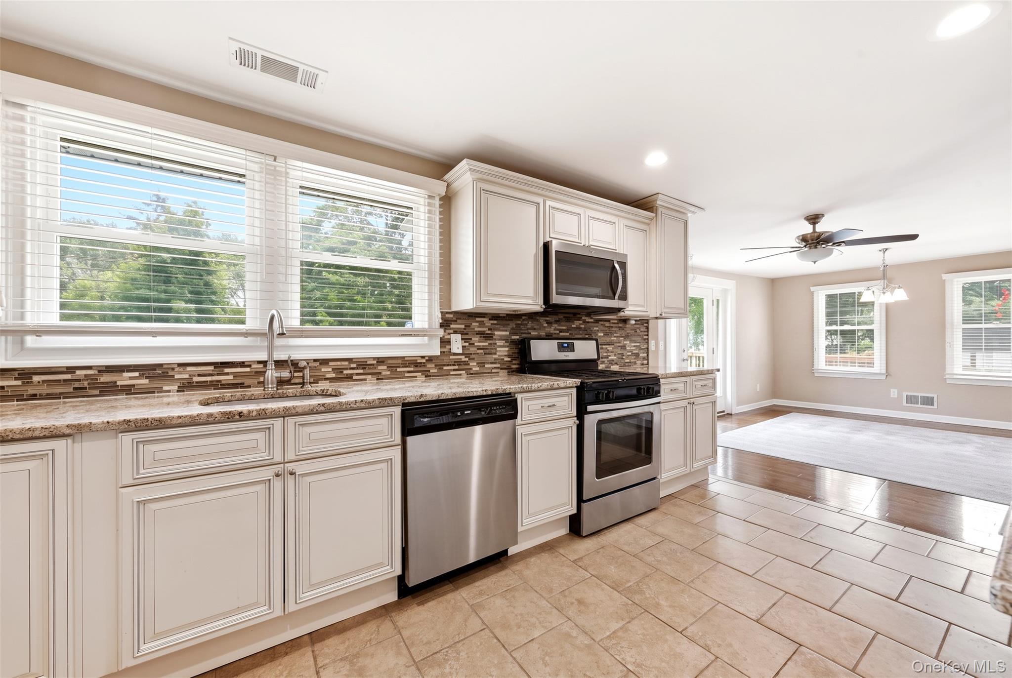 Single Family Potter Boulevard Suffolk County, NY 11718, MLS-1029408-28