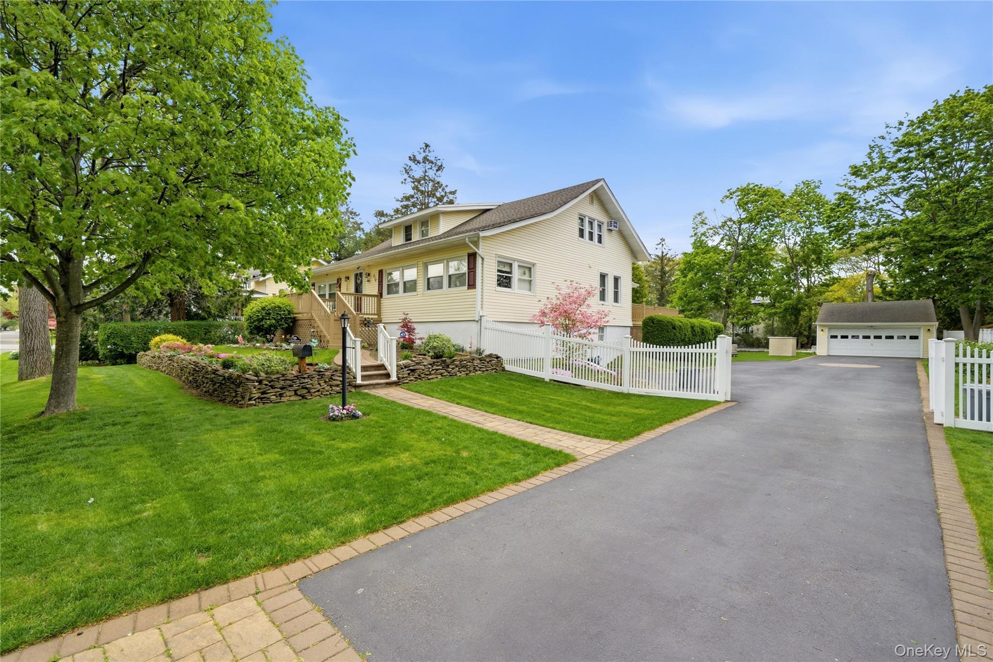 Single Family Potter Boulevard Suffolk County, NY 11718, MLS-1029408-3