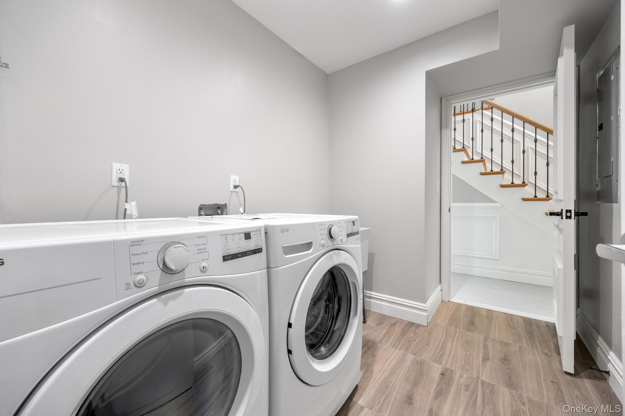 Single Family 38th Drive  Queens, NY 11363, MLS-1029460-41