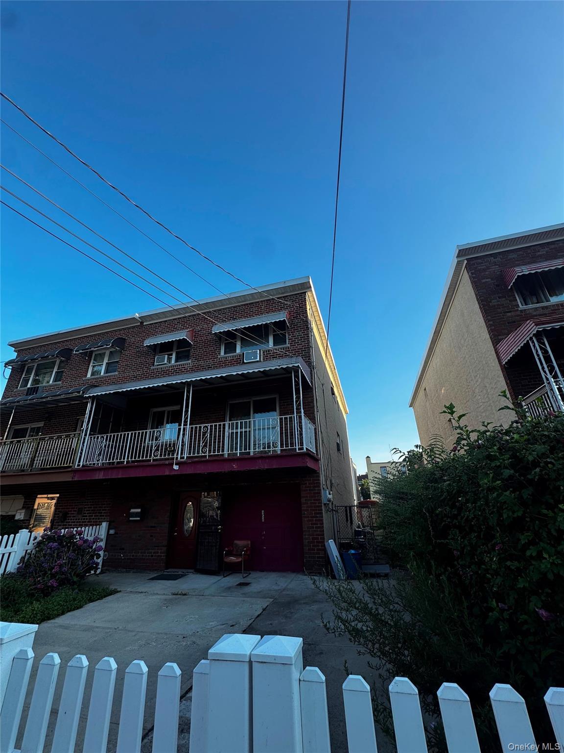 Single Family E 226th Street  Bronx, NY 10466, MLS-1029485-7