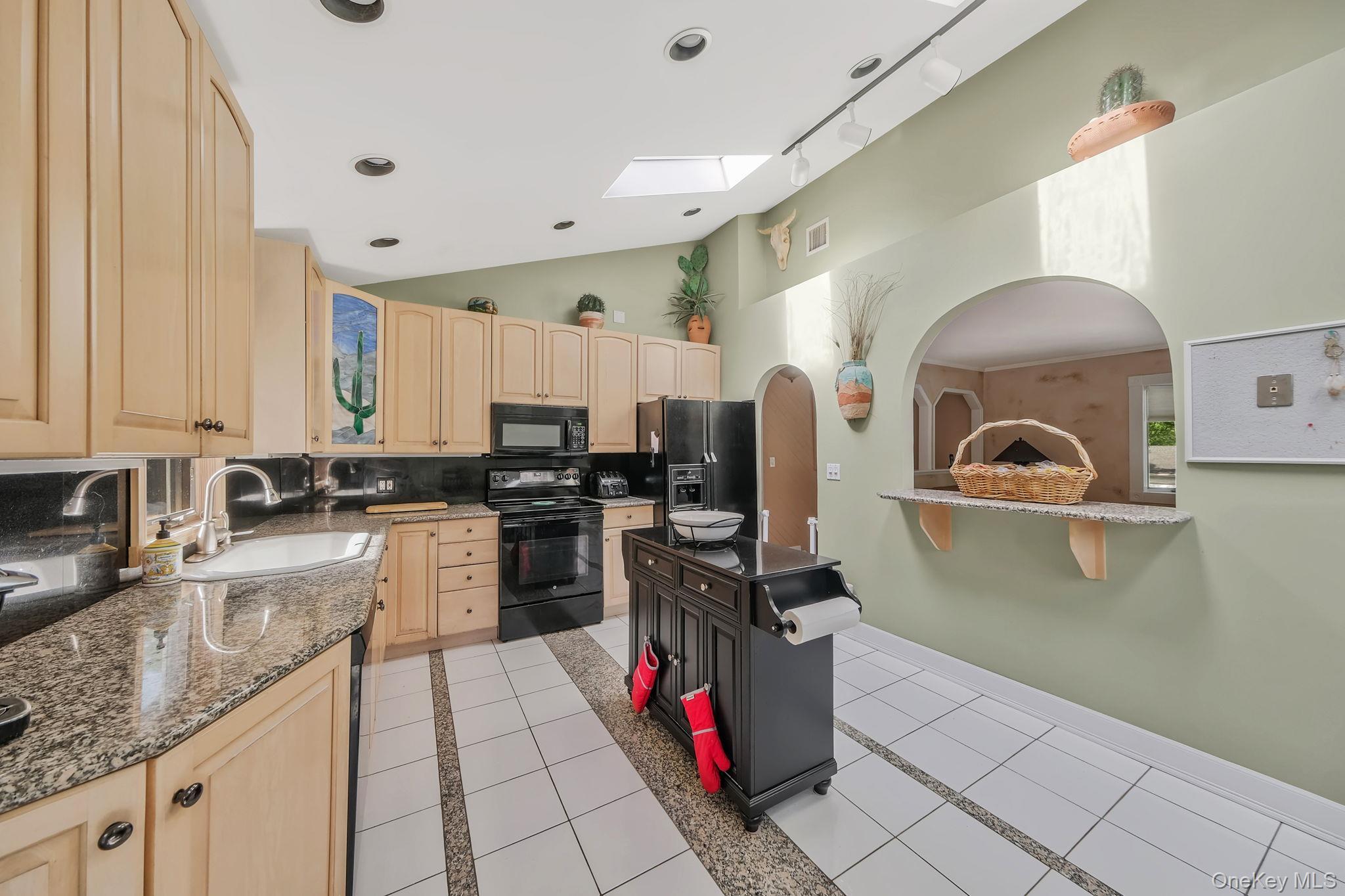 Single Family Heritage Place S Suffolk County, NY 11767, MLS-1029526-11
