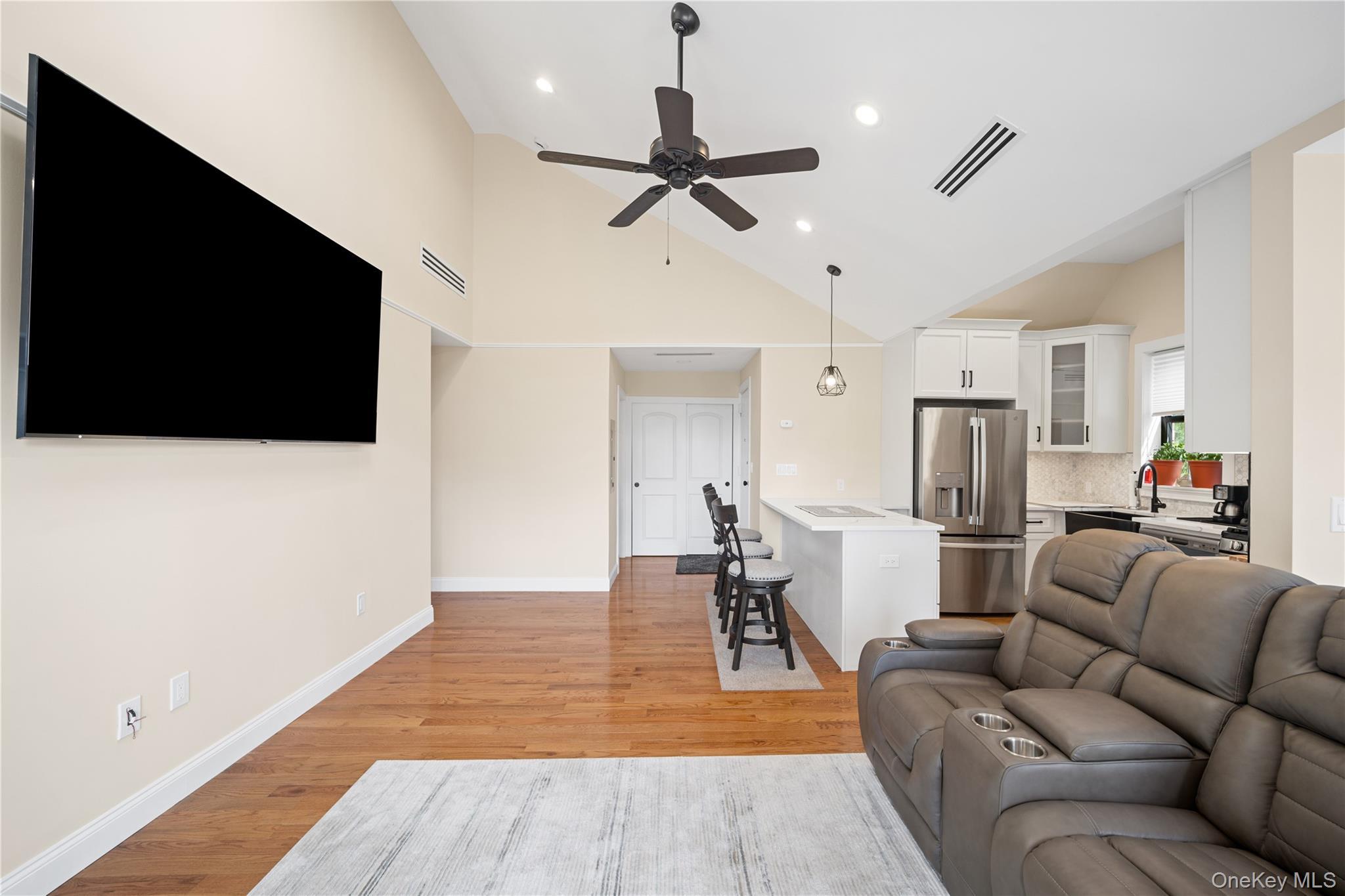 Single Family Davis Avenue Bronx, NY 10465, MLS-1029527-7