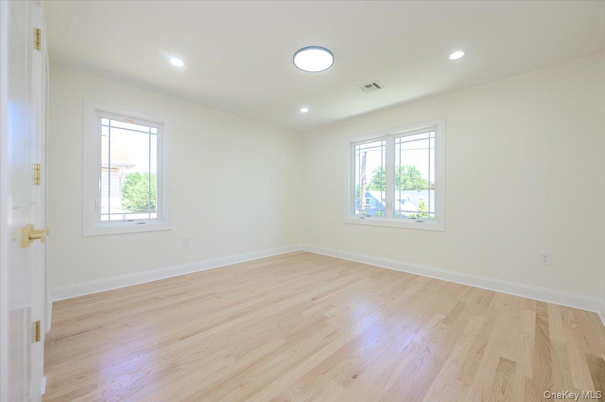 Single Family Landau Avenue Nassau County, NY 11003, MLS-1029593-23