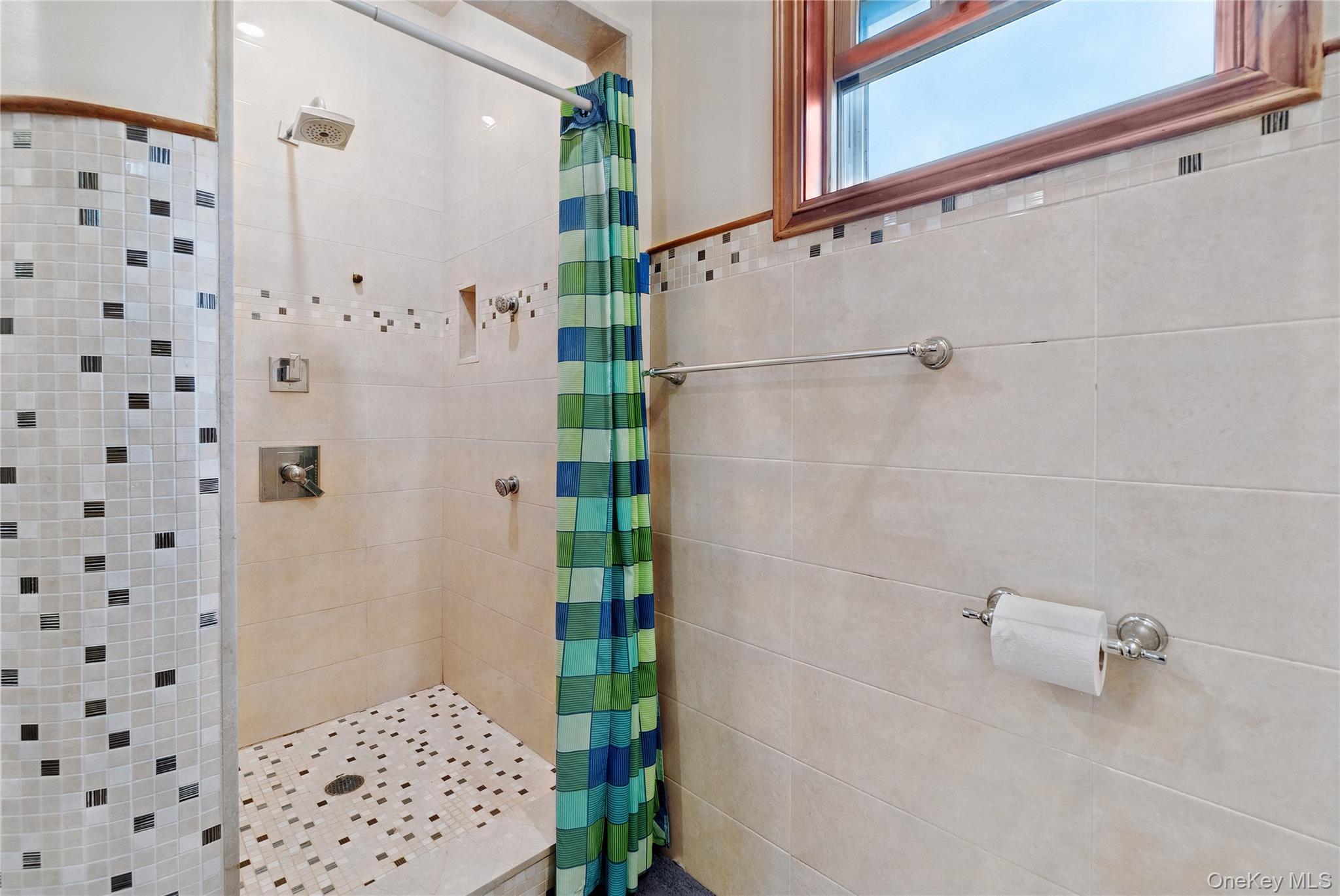 Single Family Bay 24th Street Queens, NY 11691, MLS-1029649-17