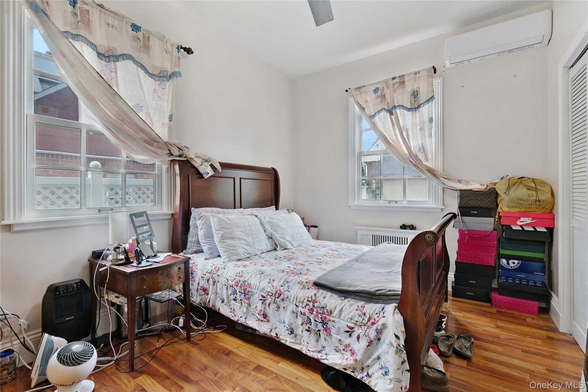 Single Family Bay 24th Street Queens, NY 11691, MLS-1029649-18