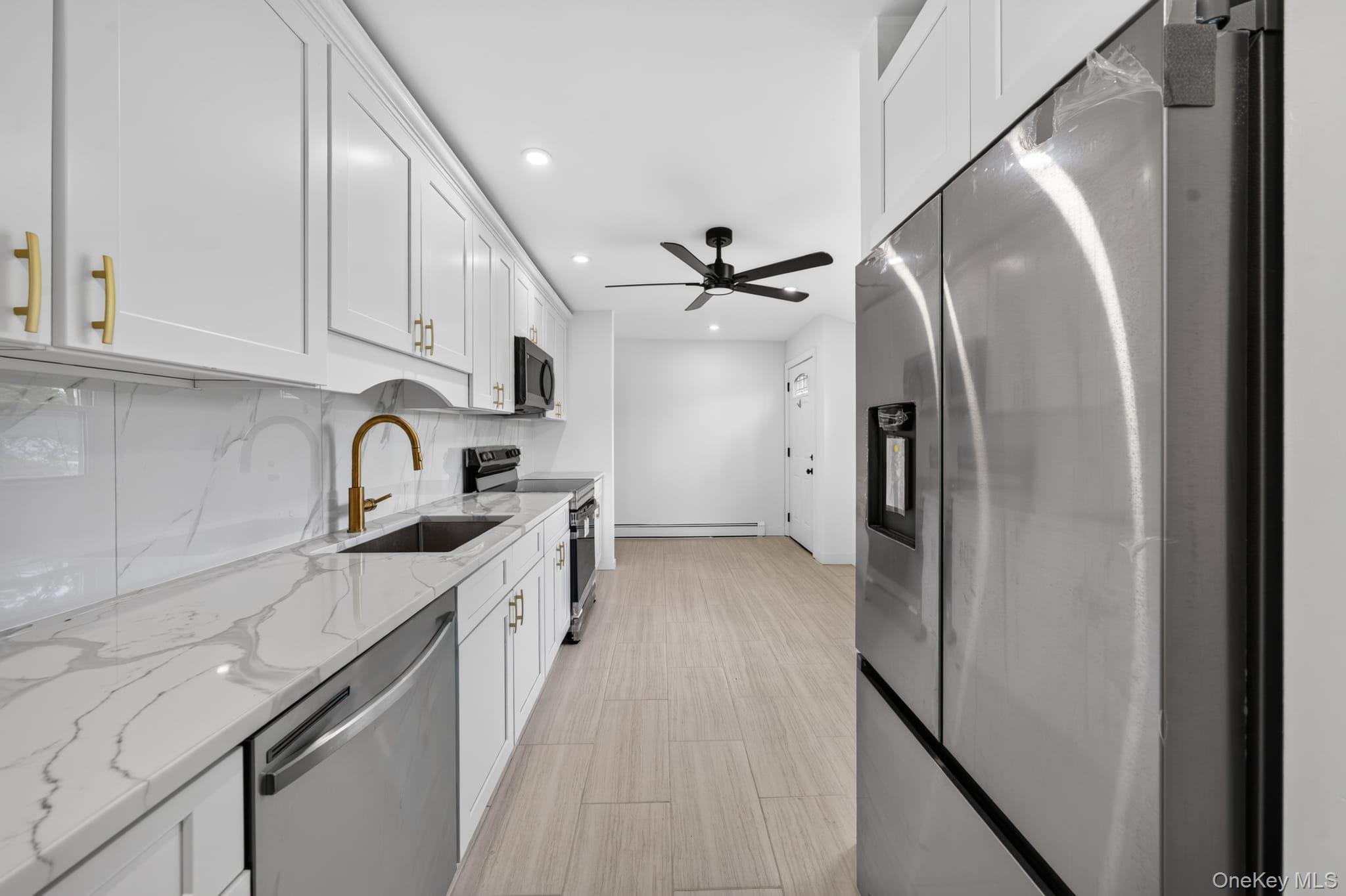 Single Family Knickerbocker Avenue Suffolk County, NY 11763, MLS-1029671-10