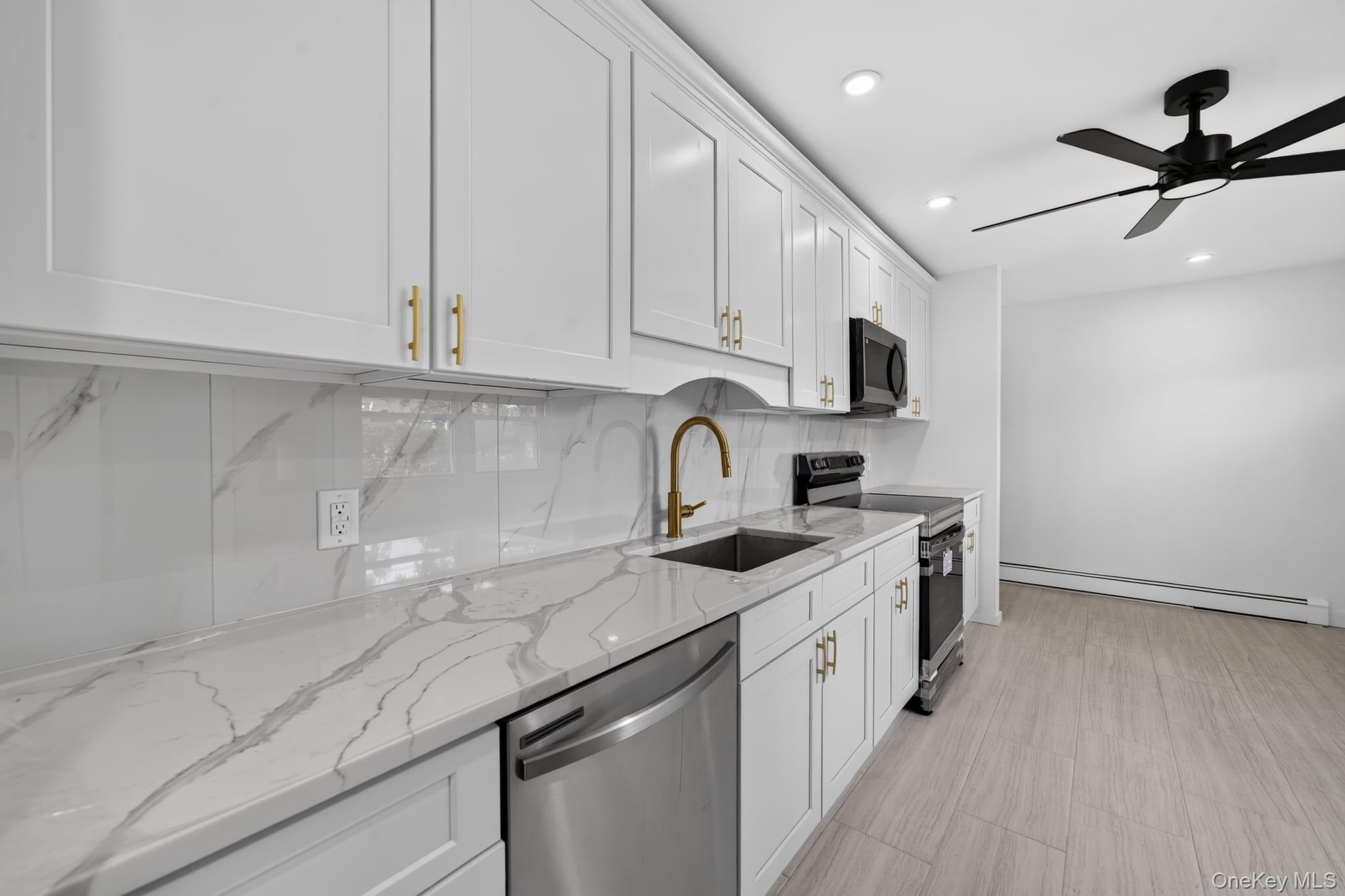 Single Family Knickerbocker Avenue Suffolk County, NY 11763, MLS-1029671-11