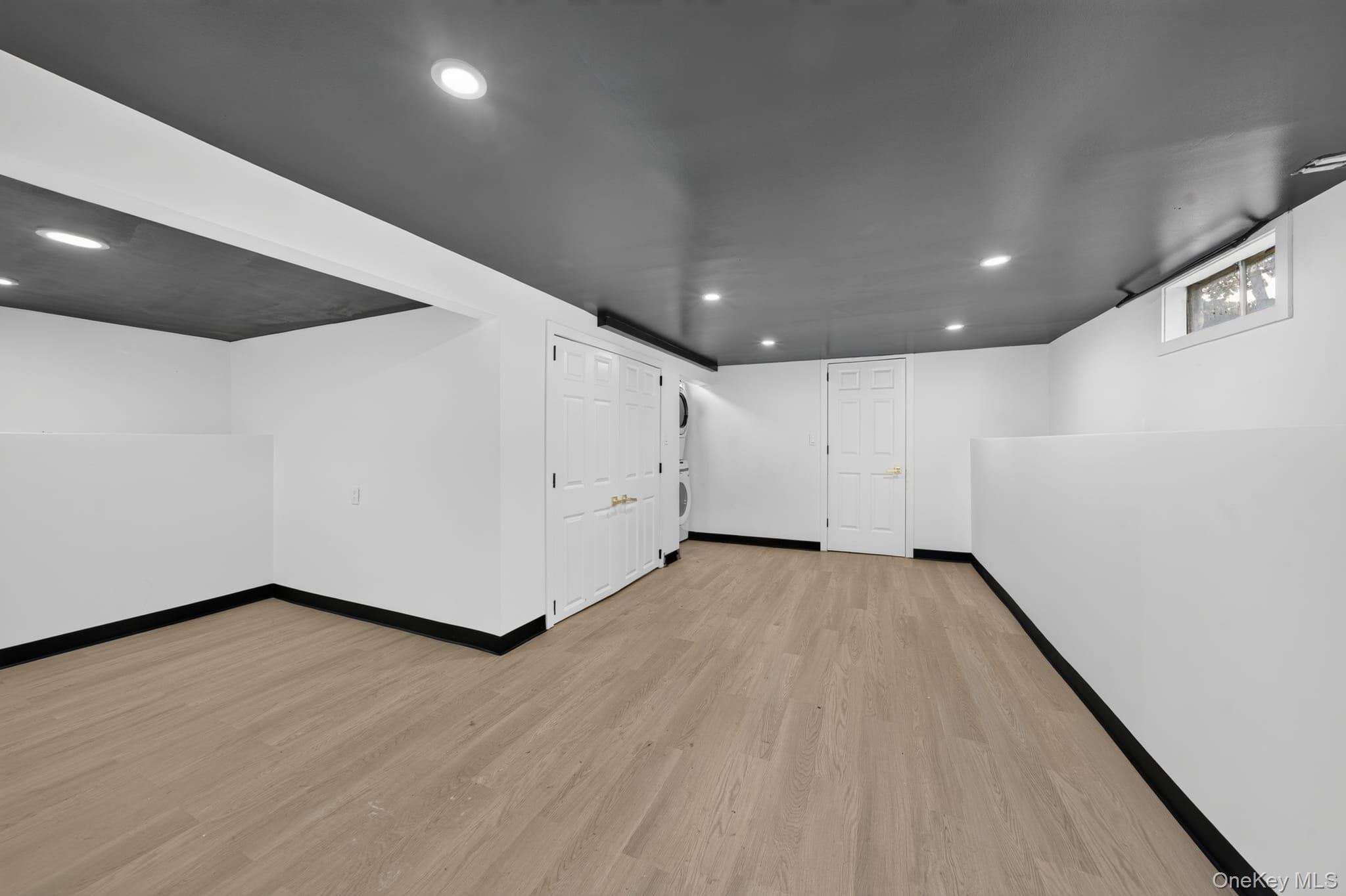 Single Family Knickerbocker Avenue Suffolk County, NY 11763, MLS-1029671-23