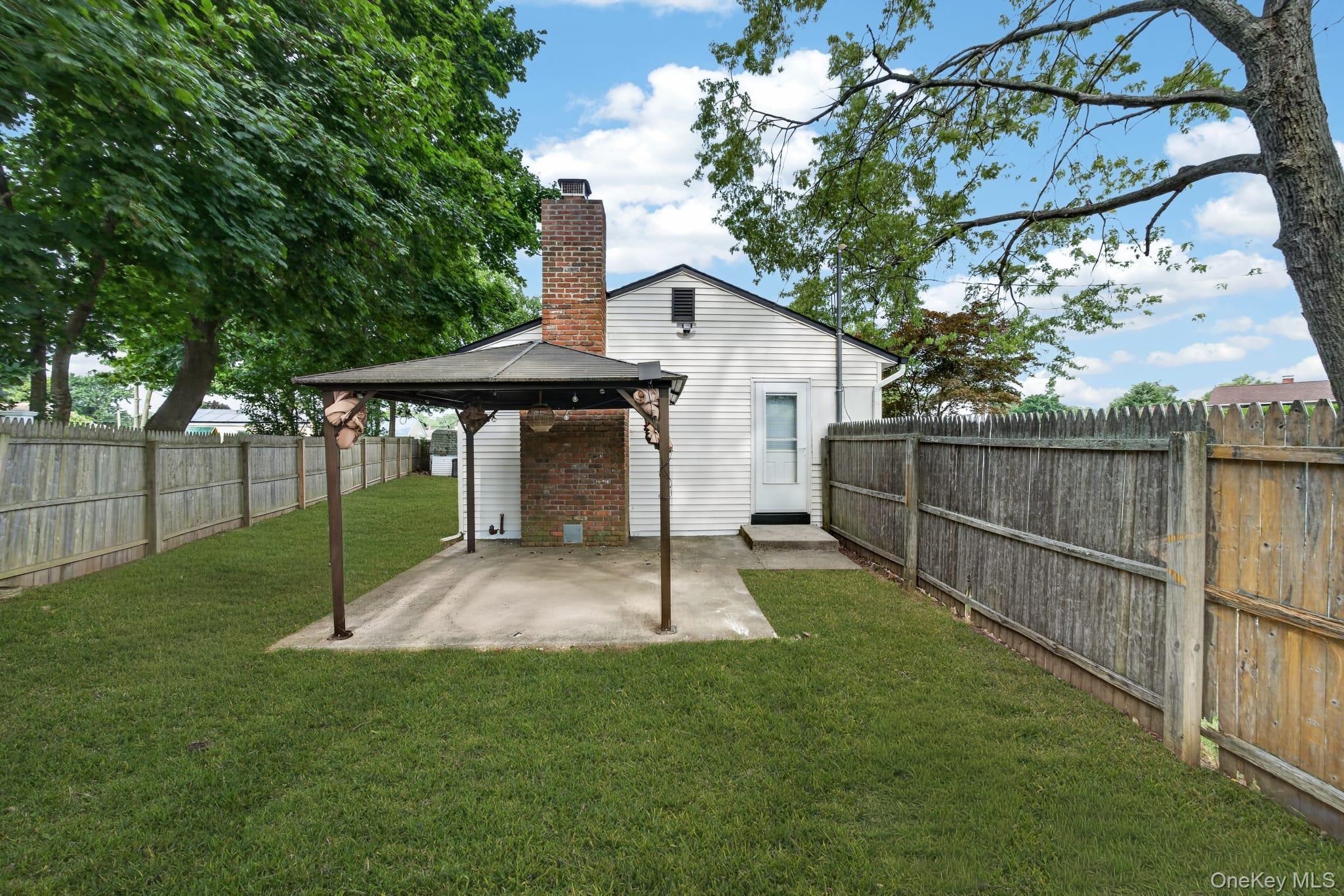 Single Family Knickerbocker Avenue Suffolk County, NY 11763, MLS-1029671-28