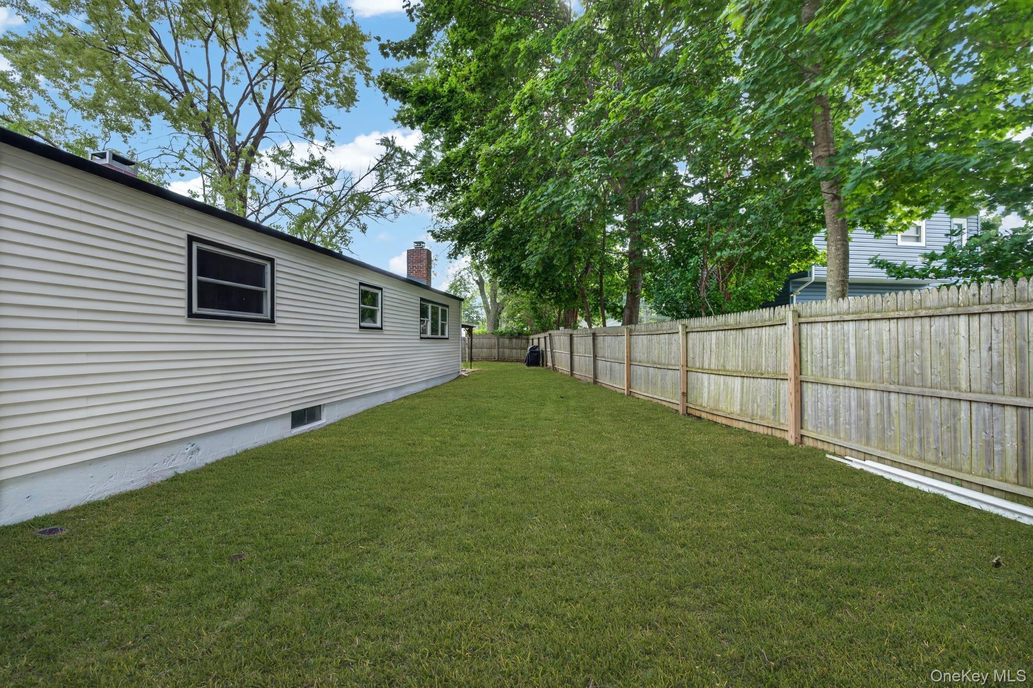 Single Family Knickerbocker Avenue Suffolk County, NY 11763, MLS-1029671-30