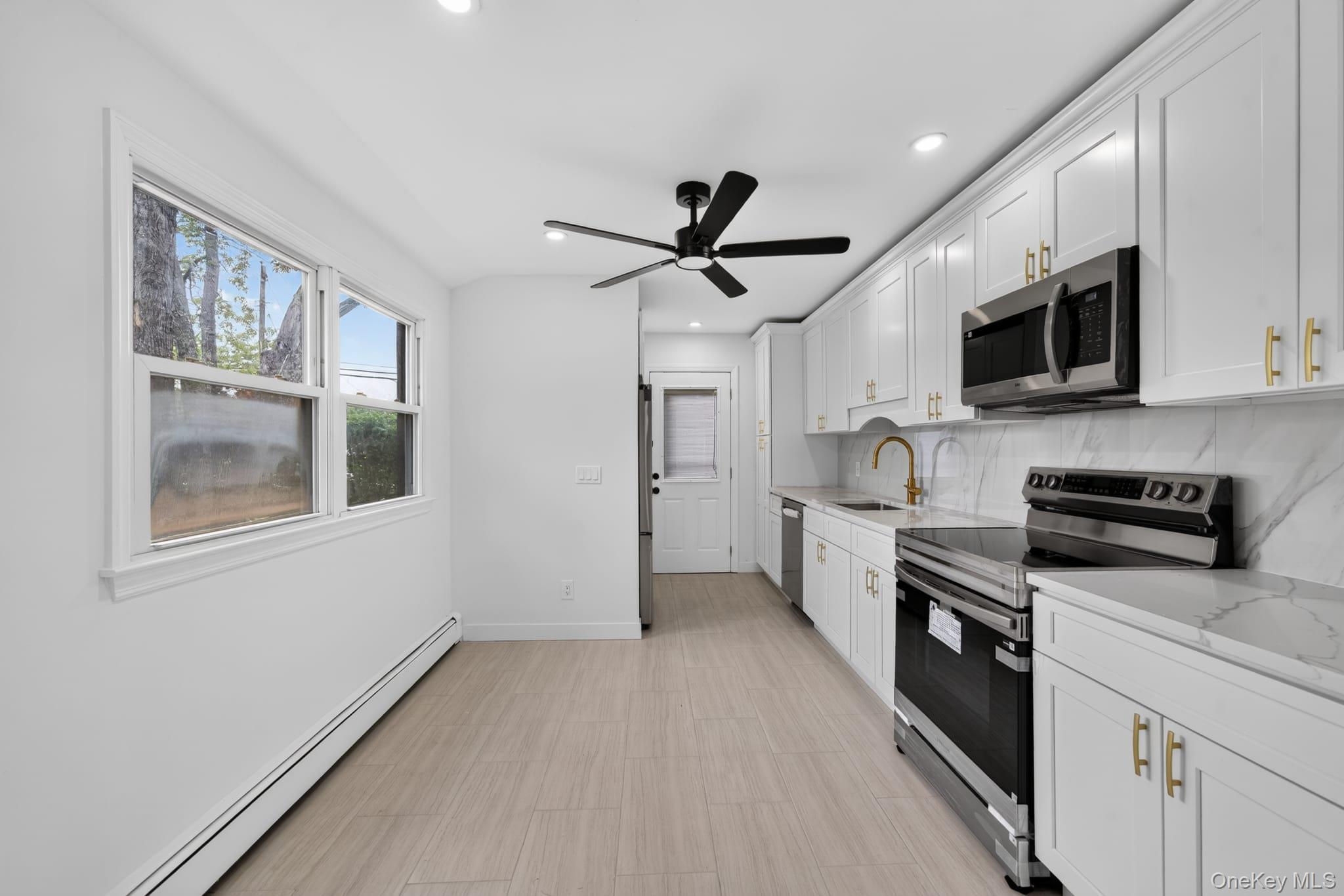 Single Family Knickerbocker Avenue Suffolk County, NY 11763, MLS-1029671-6