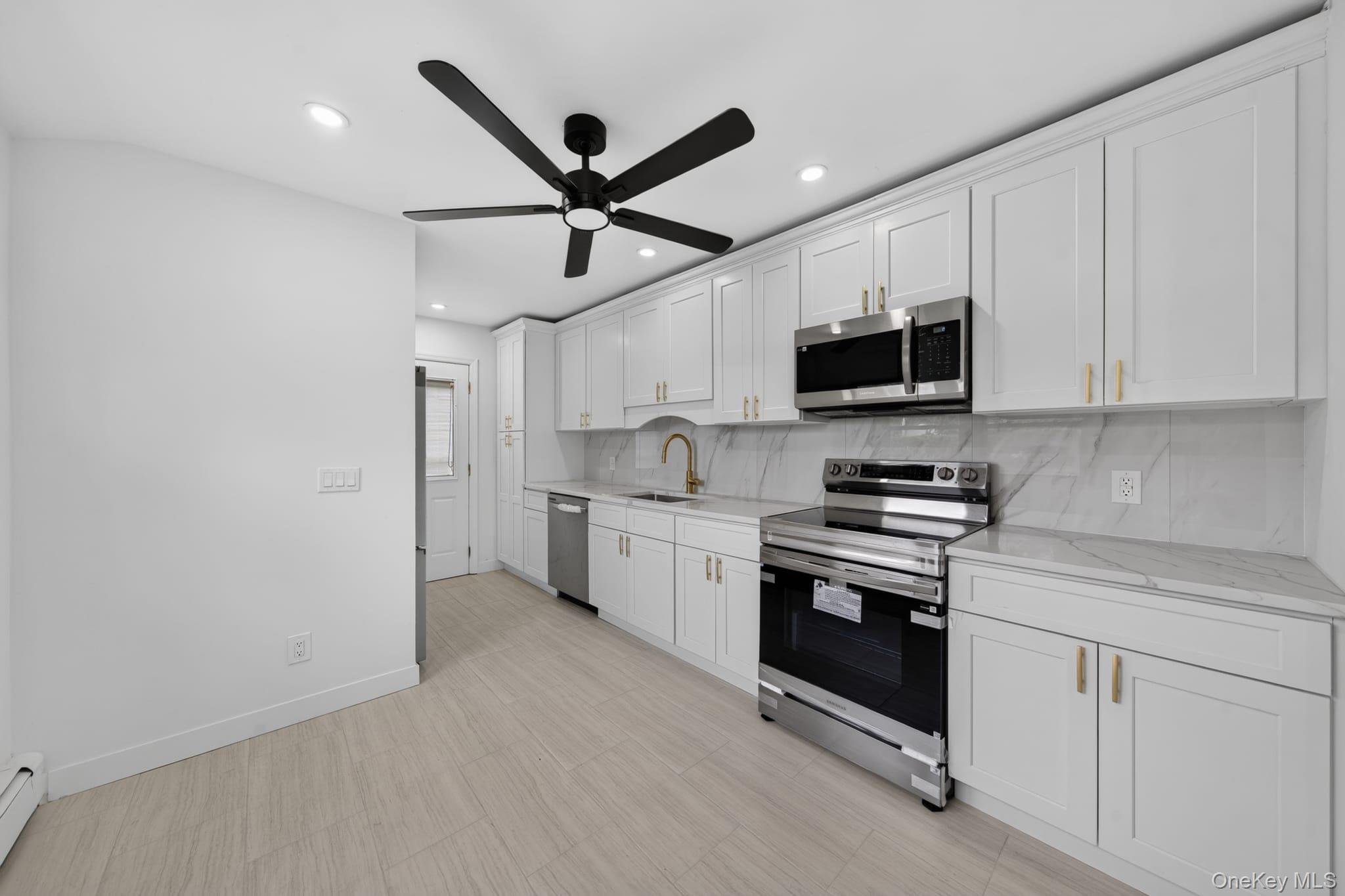 Single Family Knickerbocker Avenue Suffolk County, NY 11763, MLS-1029671-8