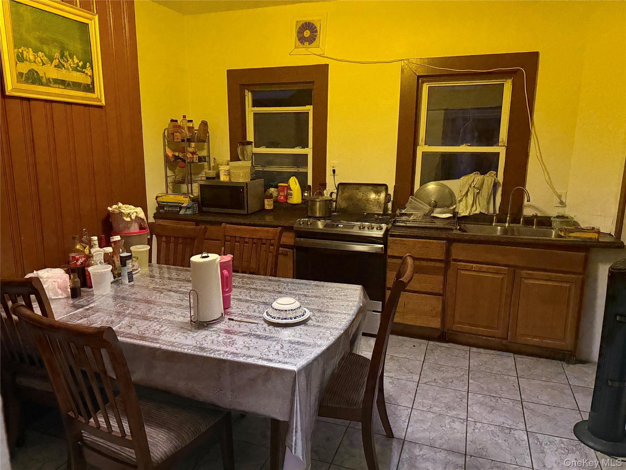 Single Family Amherst Street  Nassau County, NY 11550, MLS-1029686-14
