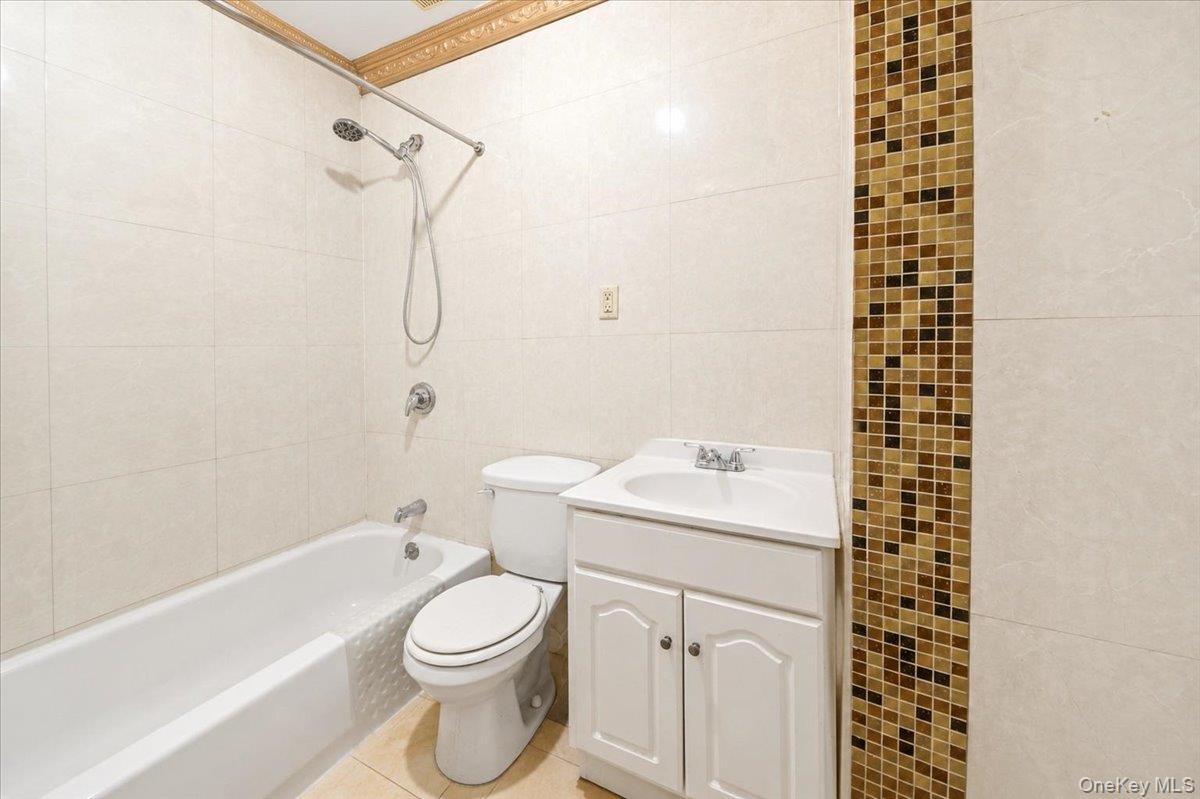 Single Family Summit Avenue  Bronx, NY 10452, MLS-1029698-11