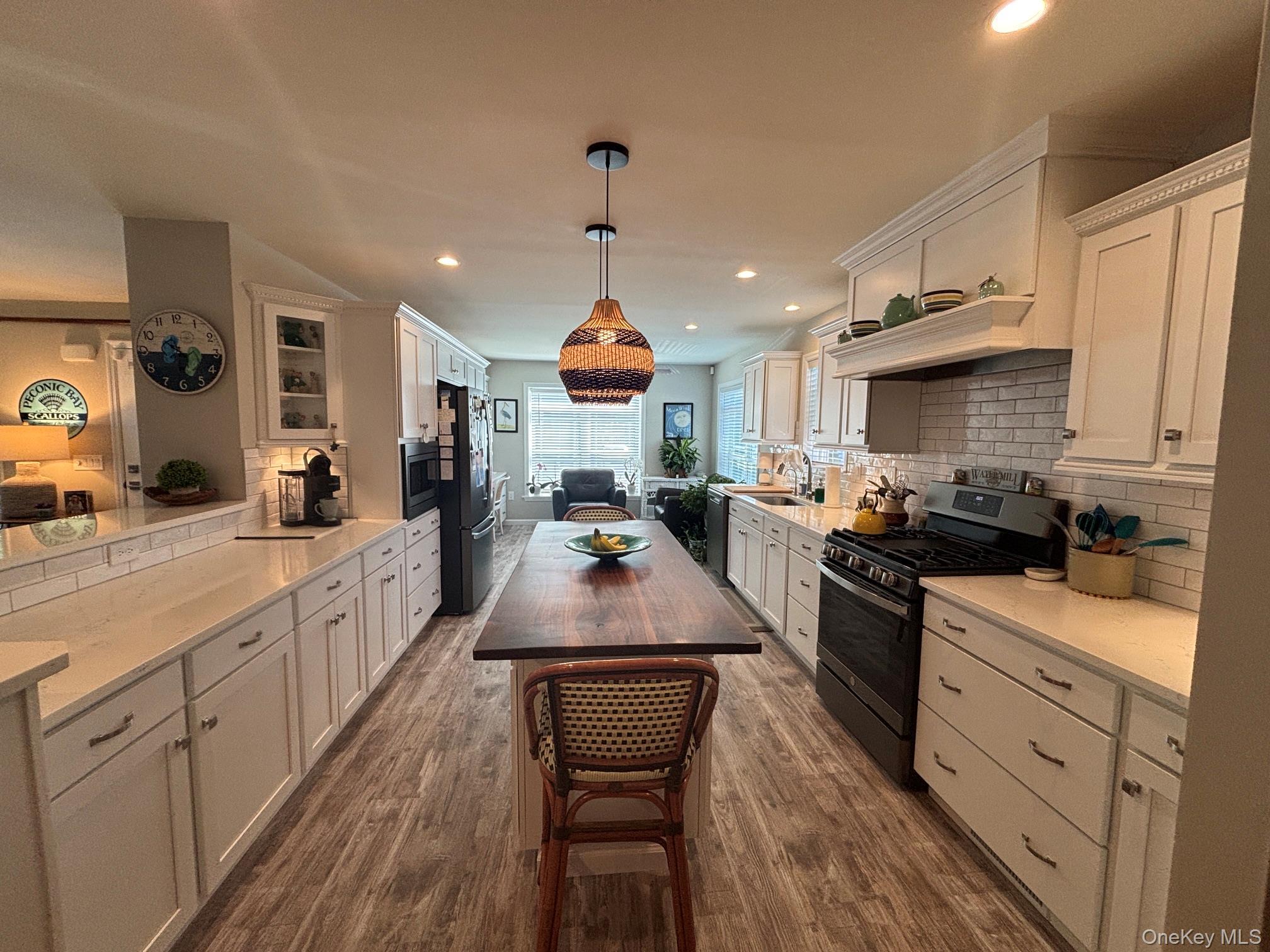 Single Family Old Country Road Suffolk County, NY 11901, MLS-1029713-12