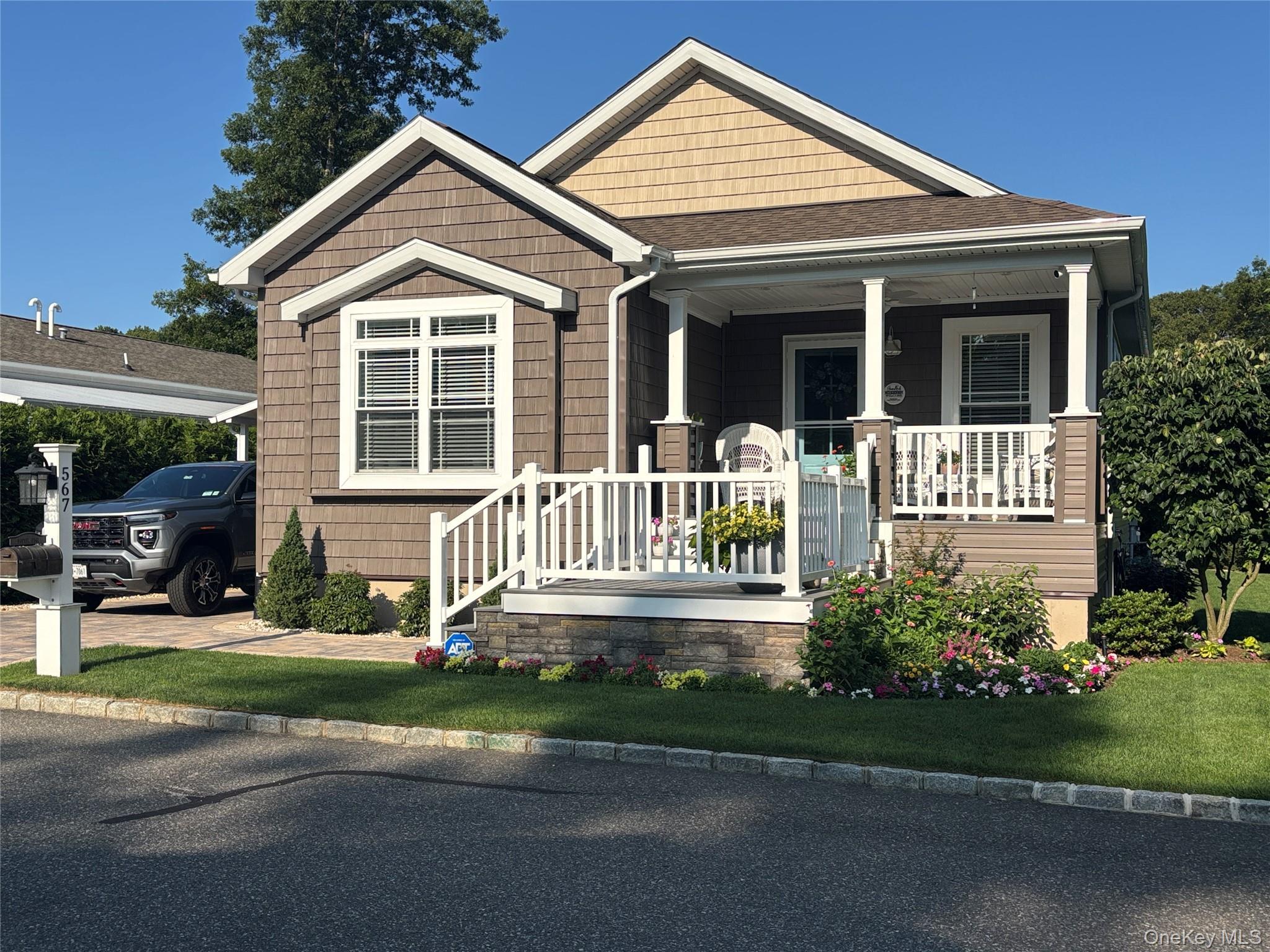 Single Family Old Country Road Suffolk County, NY 11901, MLS-1029713-2