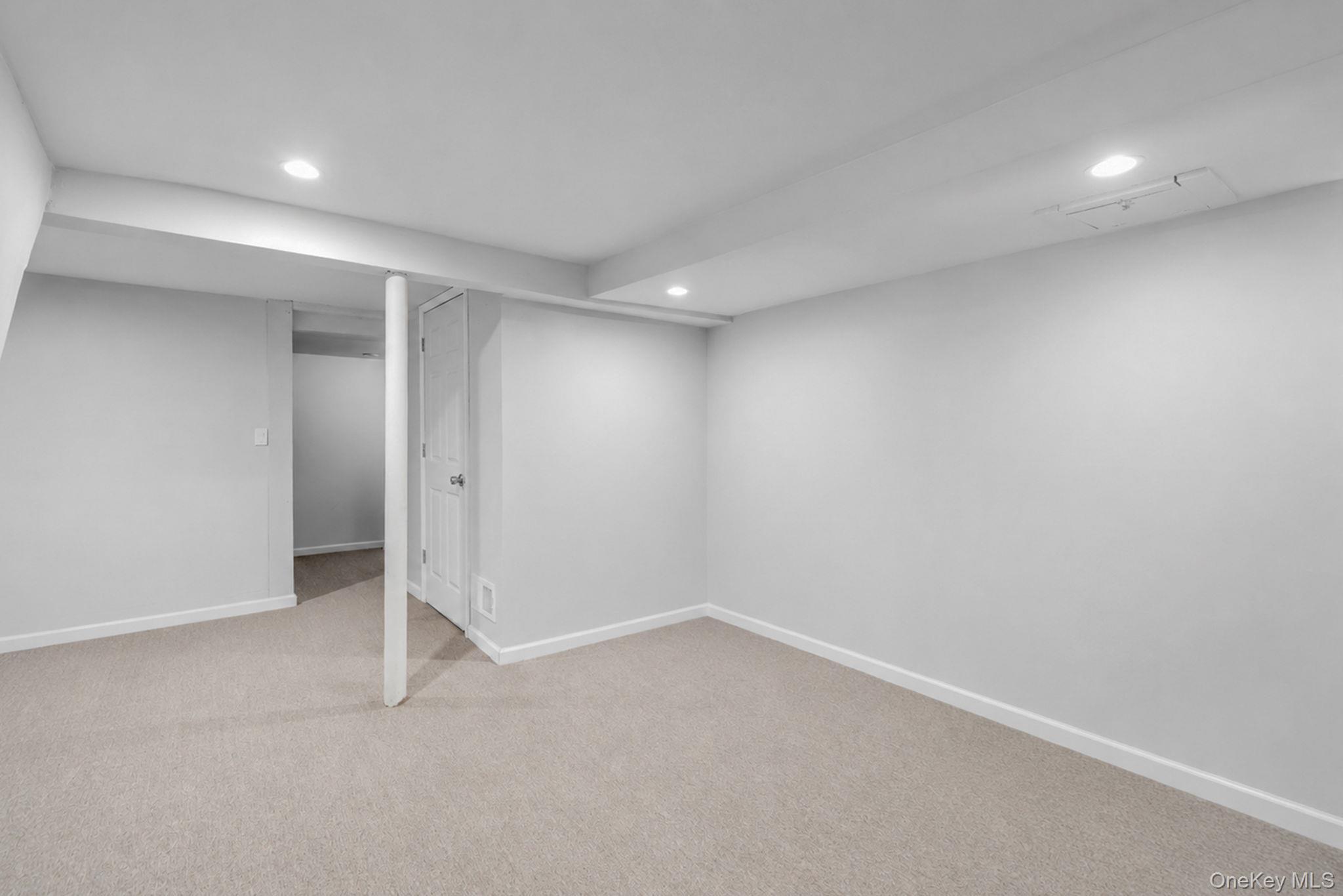 Single Family Deauville Boulevard Suffolk County, NY 11726, MLS-1029751-27