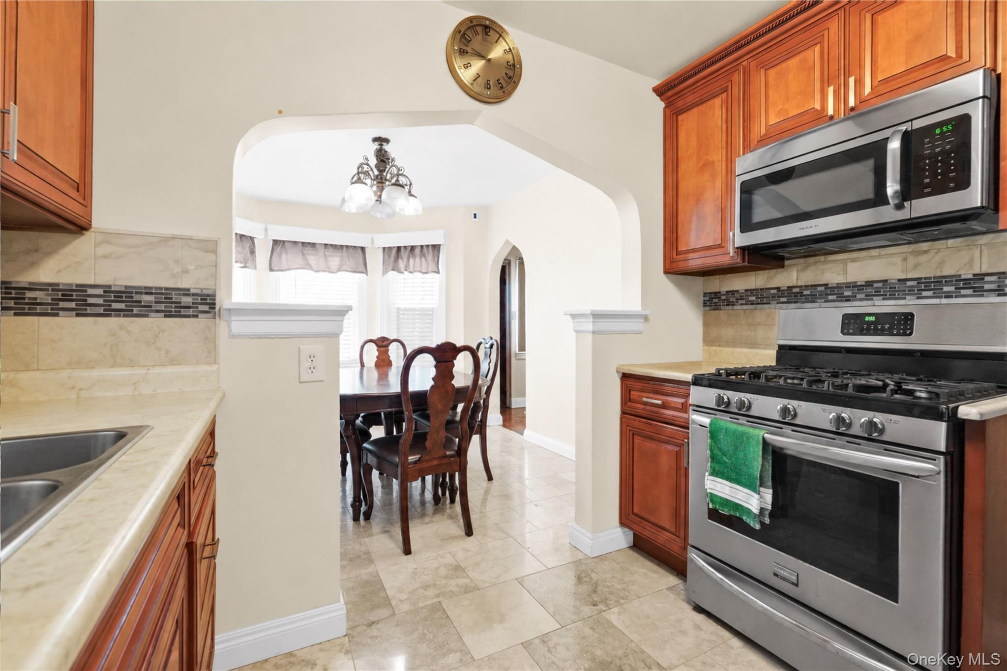Single Family Grayson Street Queens, NY 11413, MLS-1029756-6