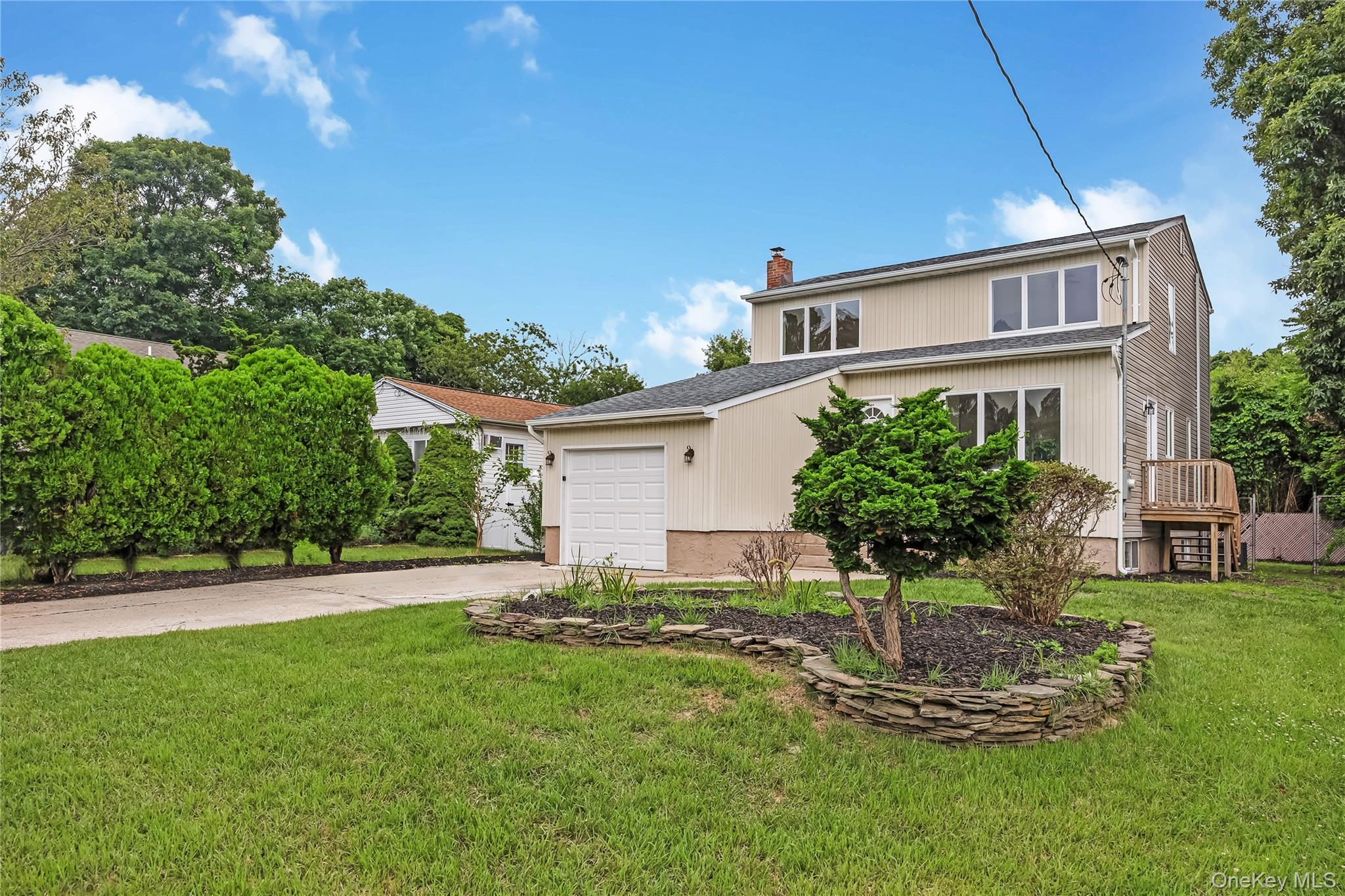 Single Family Westminster Drive  Suffolk County, NY 11967, MLS-1029794-3