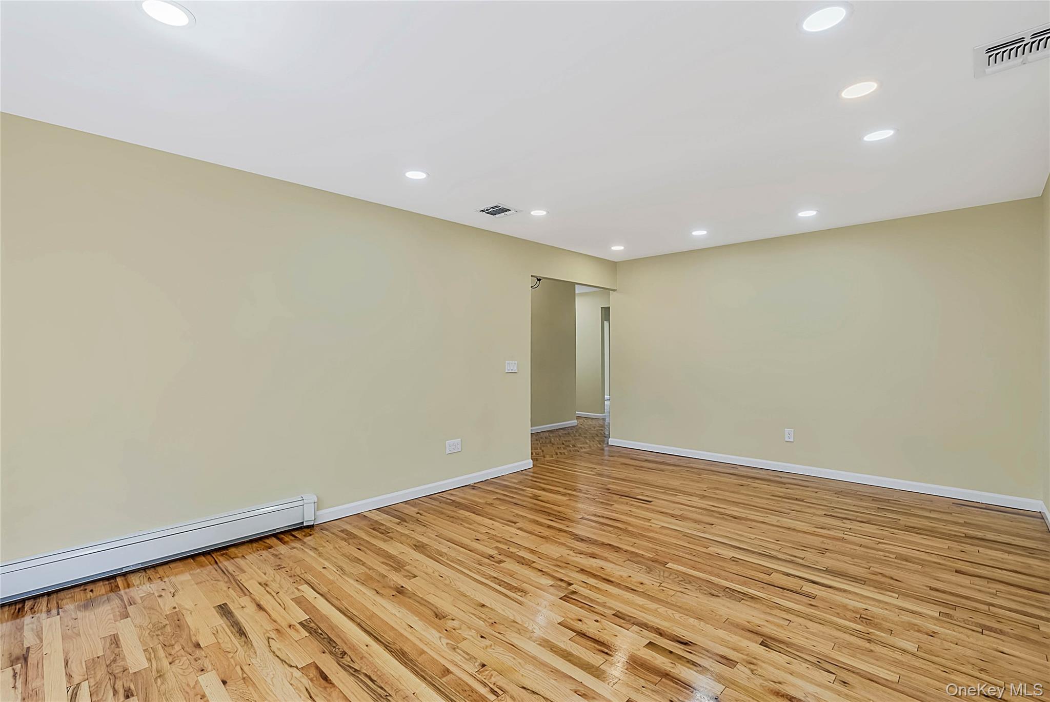 Single Family Dix Circle Suffolk County, NY 11746, MLS-1029801-11