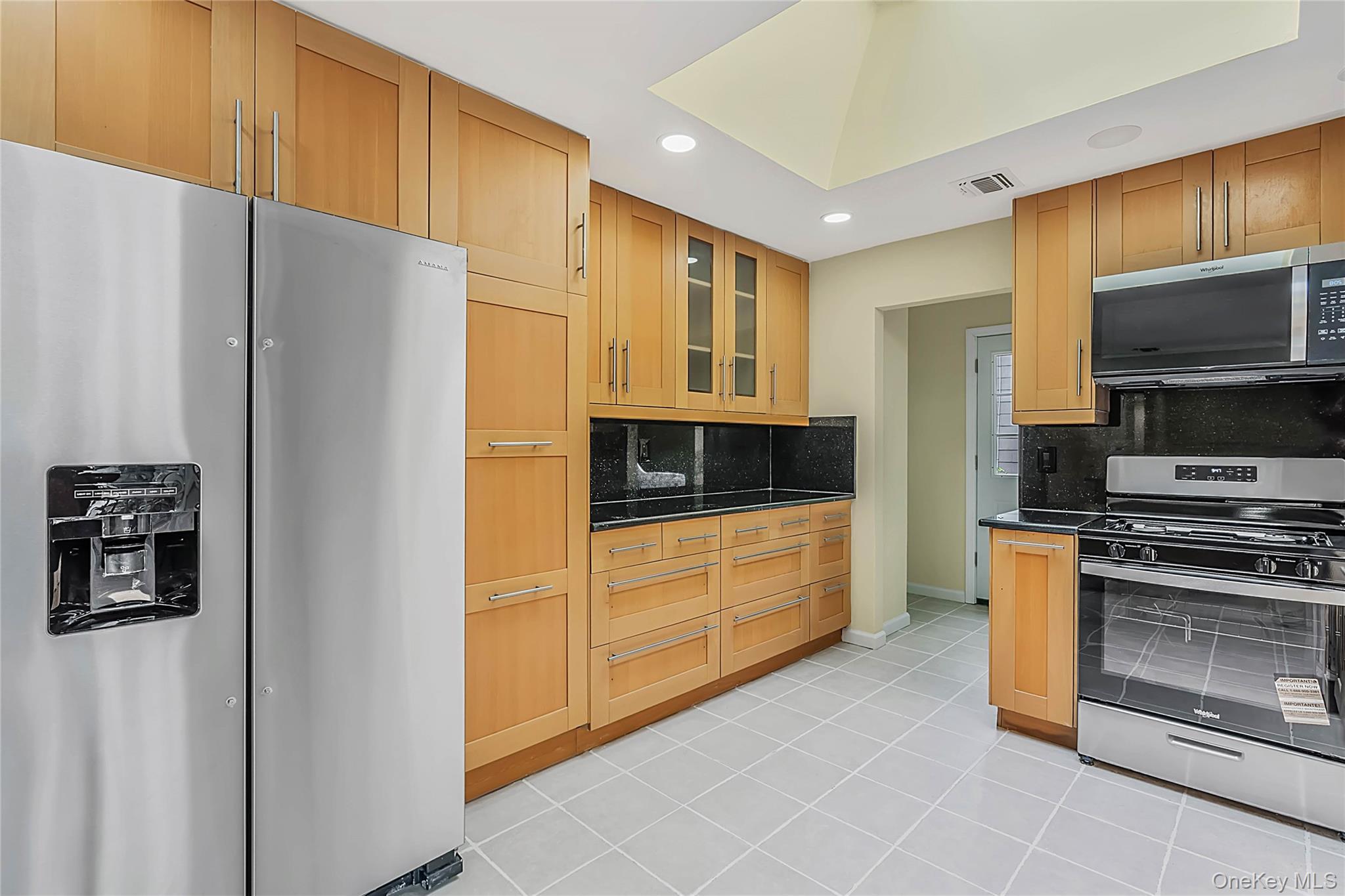 Single Family Dix Circle Suffolk County, NY 11746, MLS-1029801-15