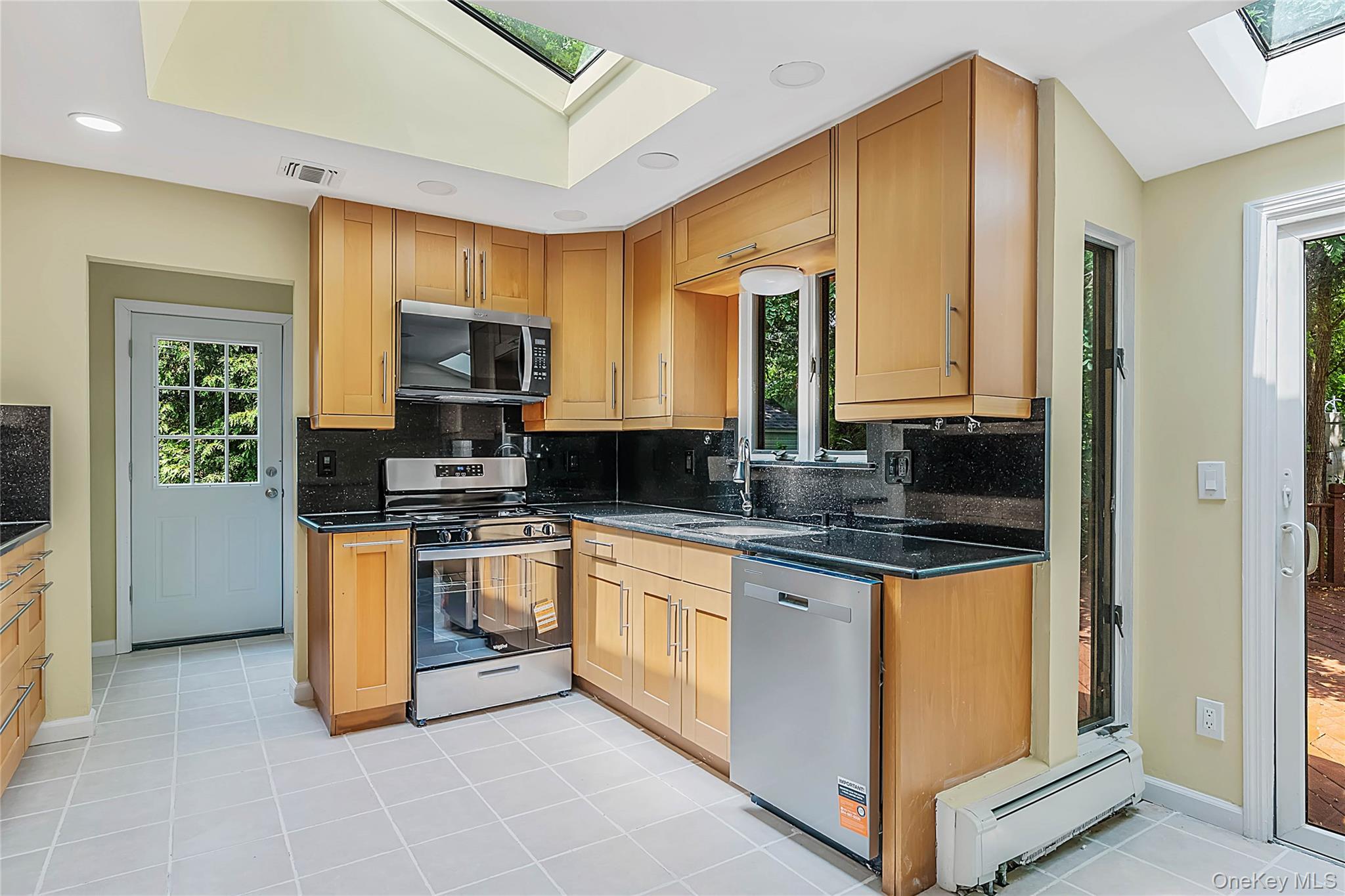 Single Family Dix Circle Suffolk County, NY 11746, MLS-1029801-16