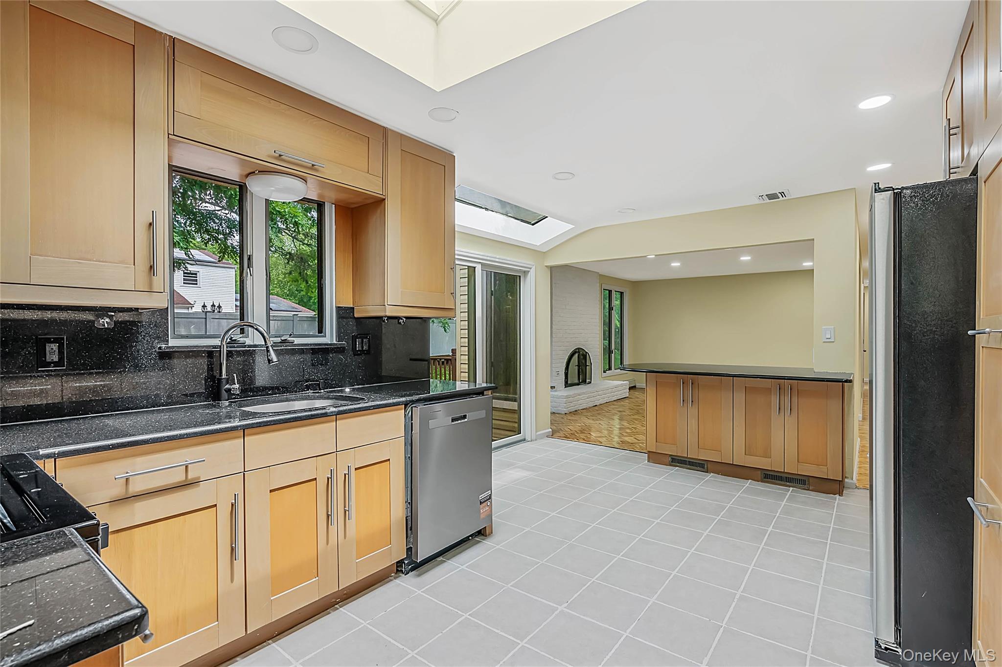 Single Family Dix Circle Suffolk County, NY 11746, MLS-1029801-17