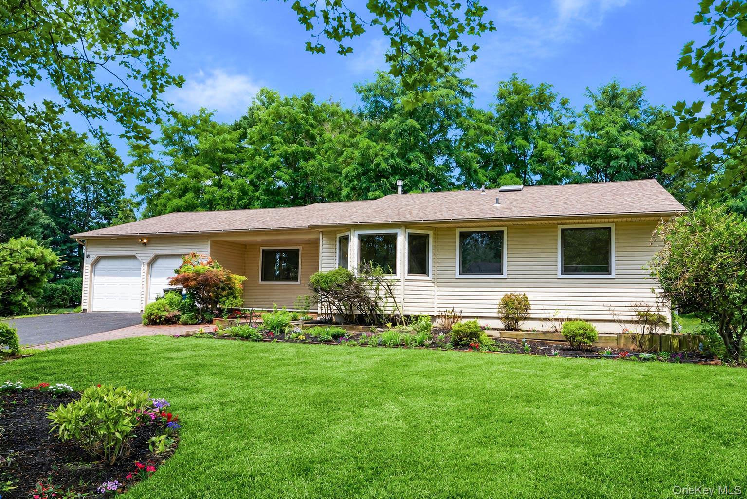 Single Family Dix Circle Suffolk County, NY 11746, MLS-1029801-2