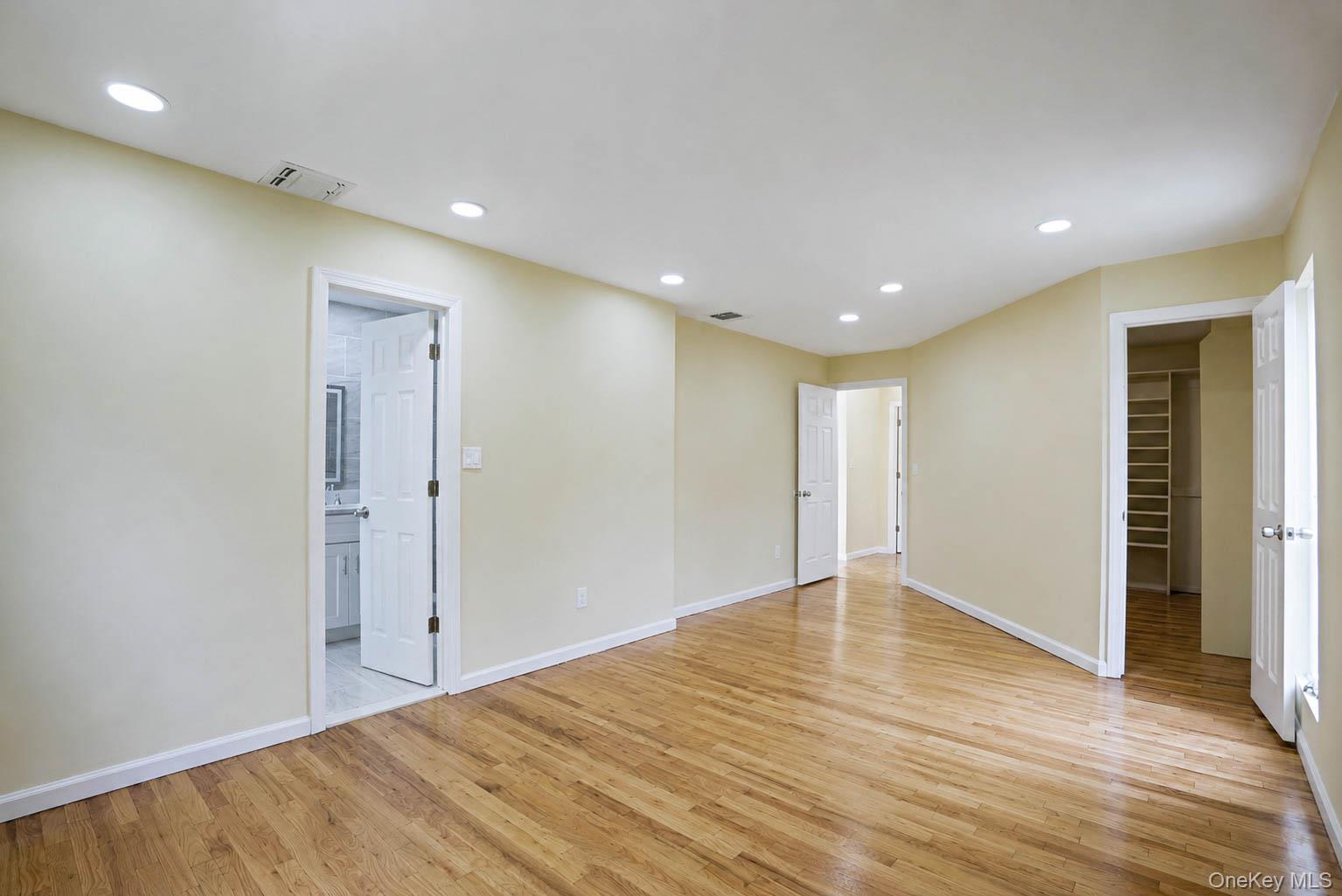 Single Family Dix Circle Suffolk County, NY 11746, MLS-1029801-27
