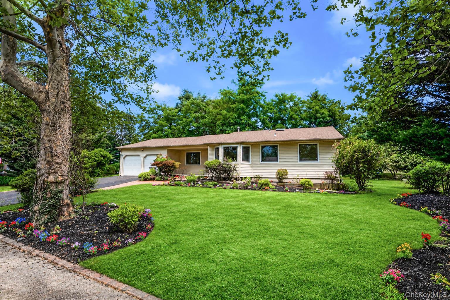Single Family Dix Circle Suffolk County, NY 11746, MLS-1029801-3