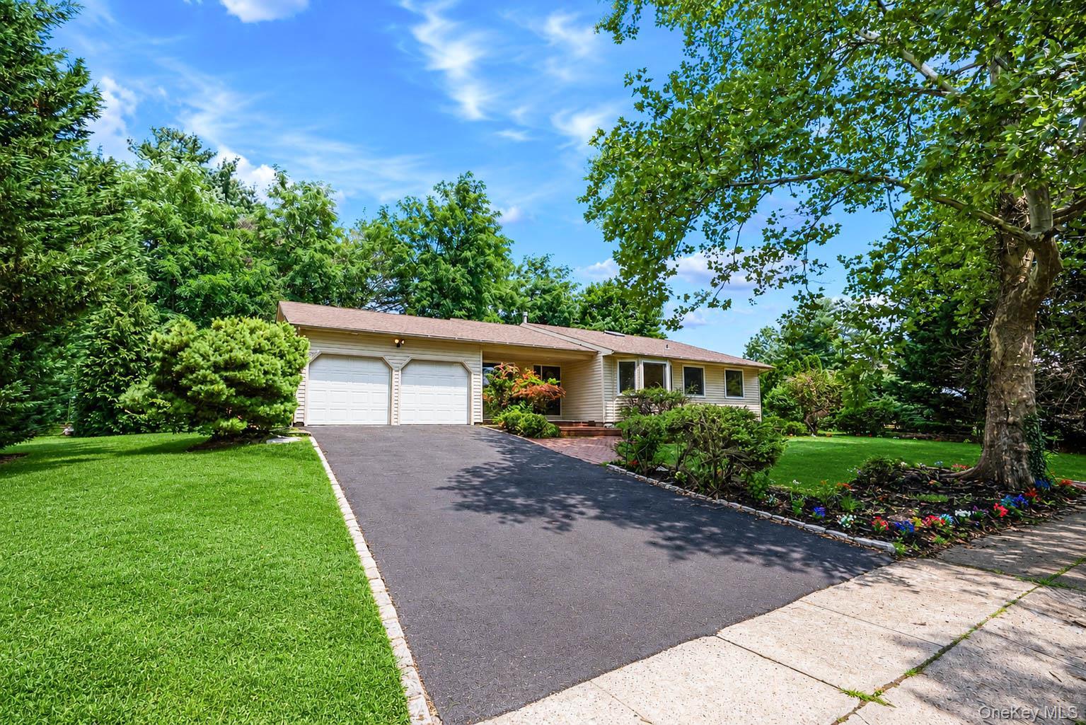 Single Family Dix Circle Suffolk County, NY 11746, MLS-1029801-4