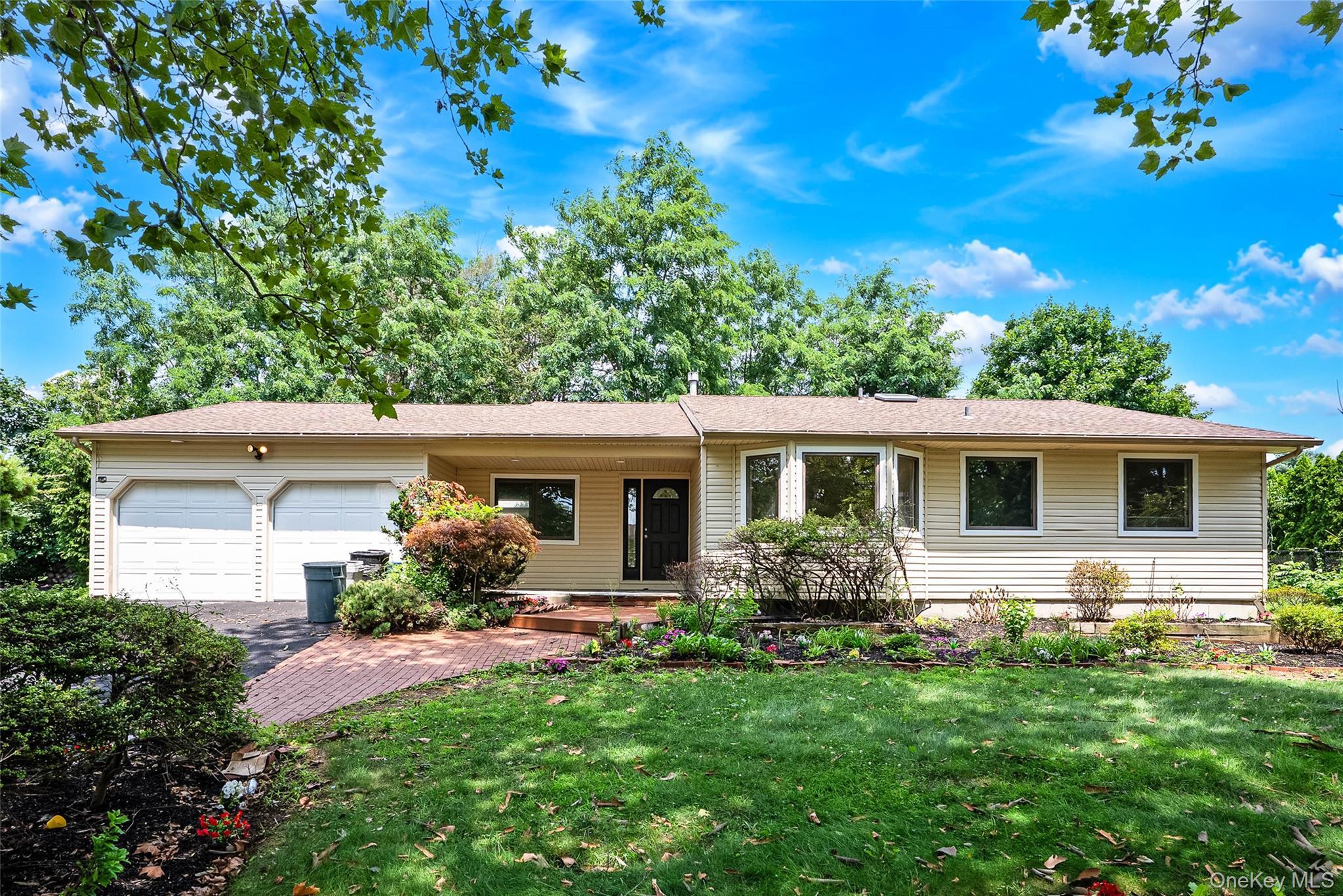 Single Family Dix Circle Suffolk County, NY 11746, MLS-1029801-5