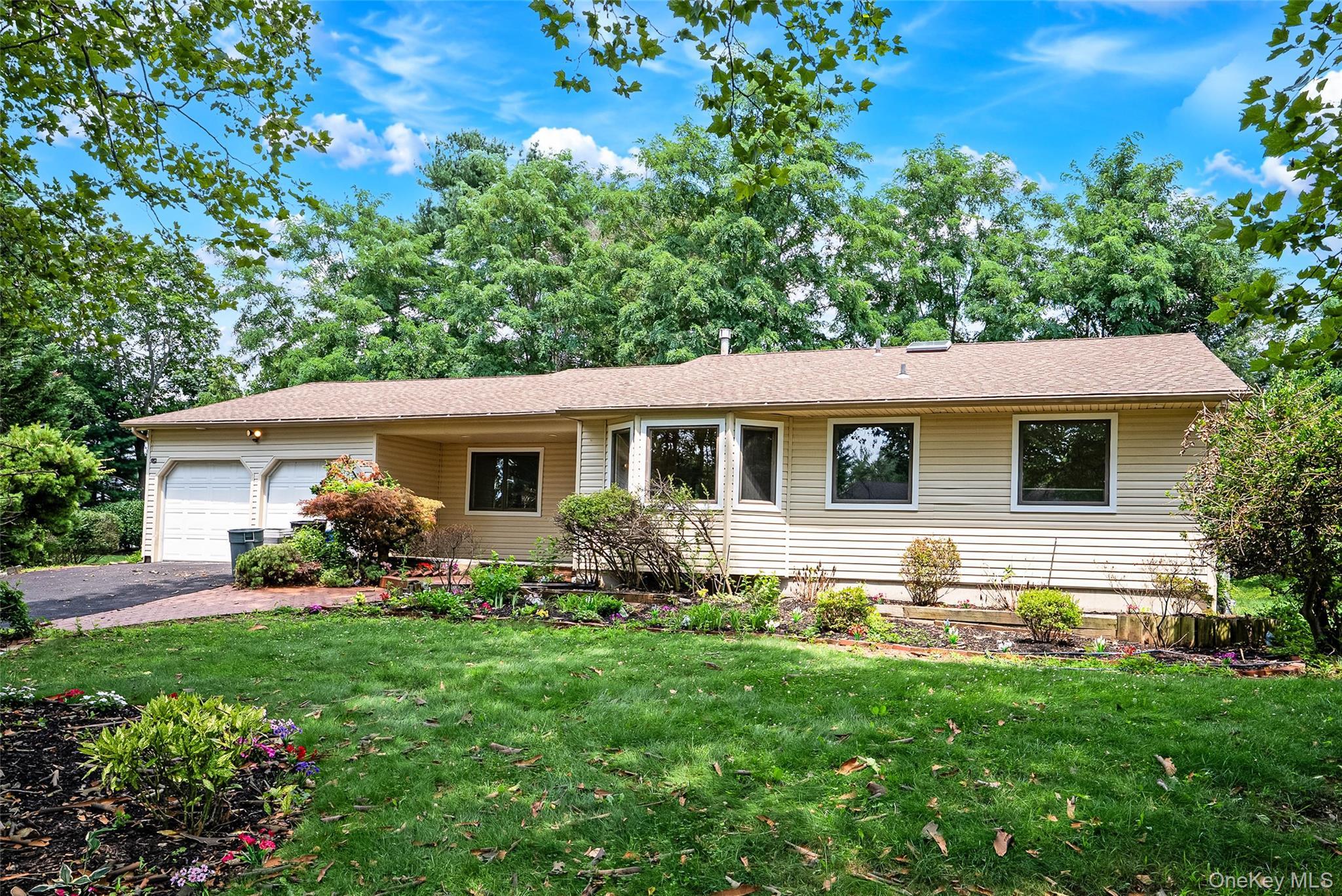 Single Family Dix Circle Suffolk County, NY 11746, MLS-1029801-6