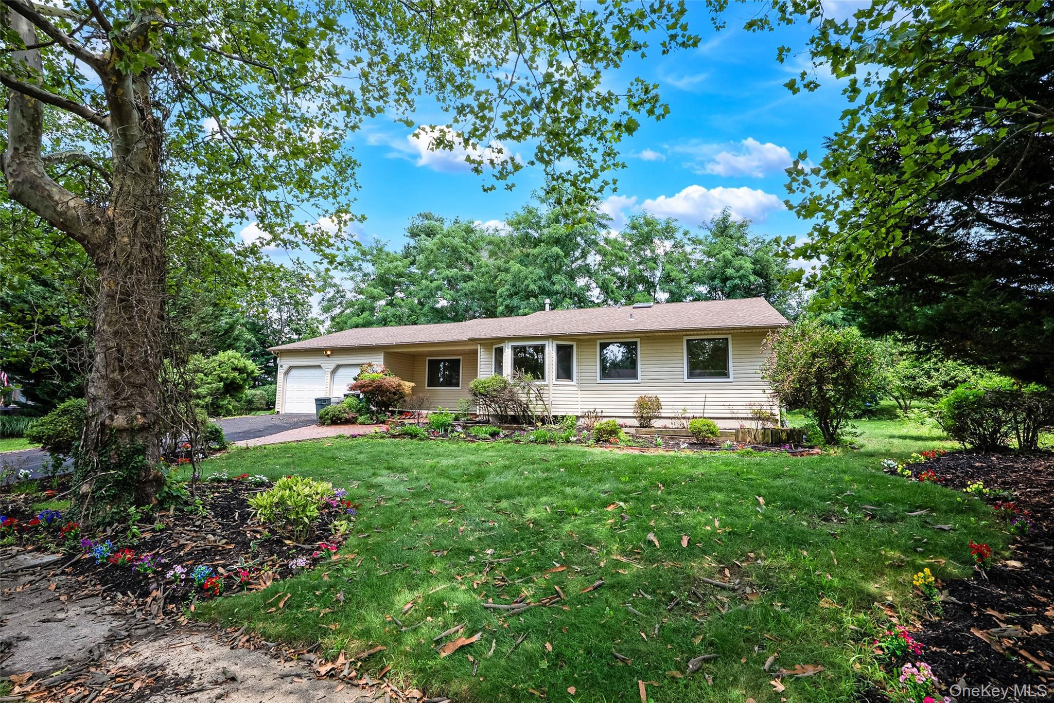 Single Family Dix Circle Suffolk County, NY 11746, MLS-1029801-7