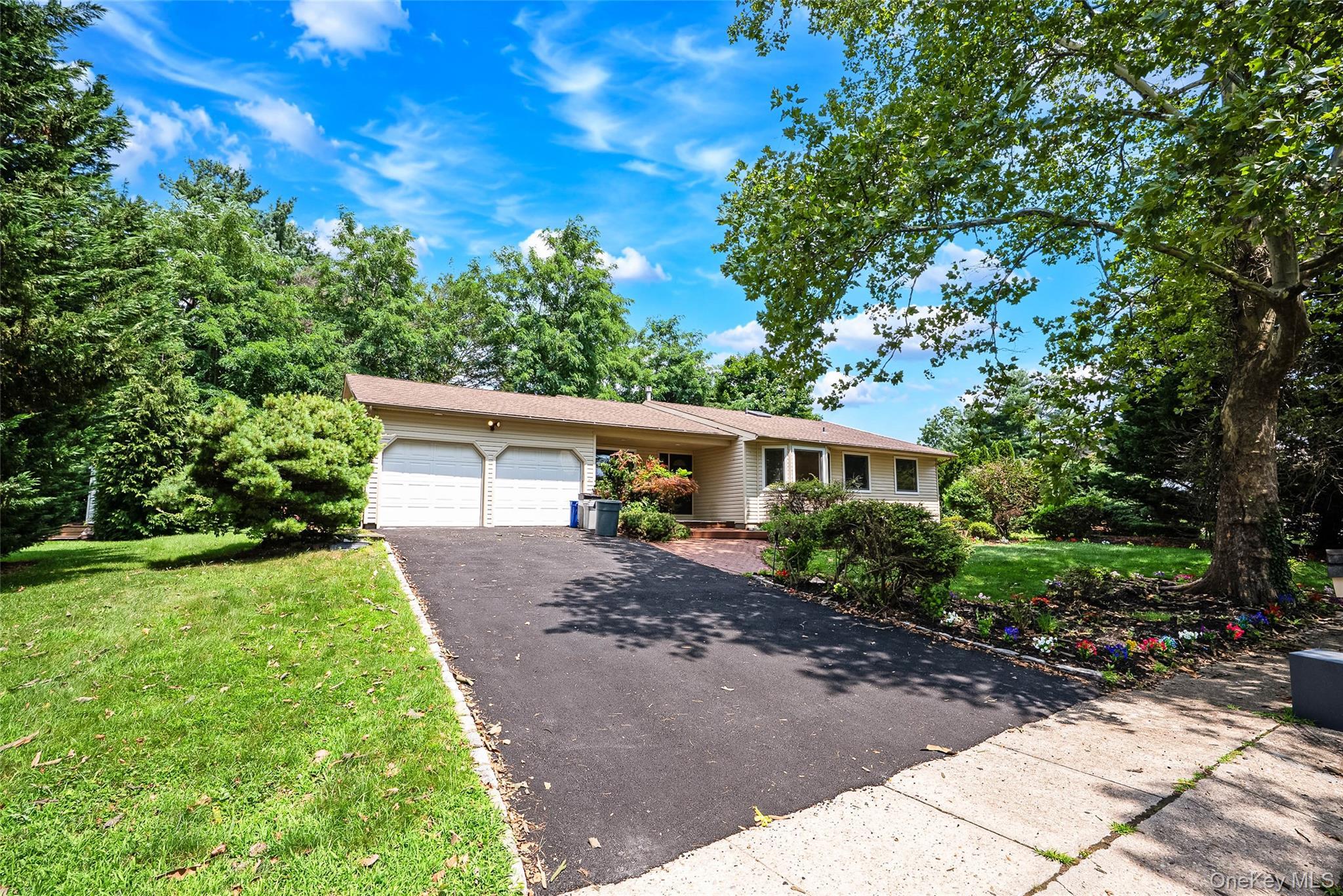 Single Family Dix Circle Suffolk County, NY 11746, MLS-1029801-8