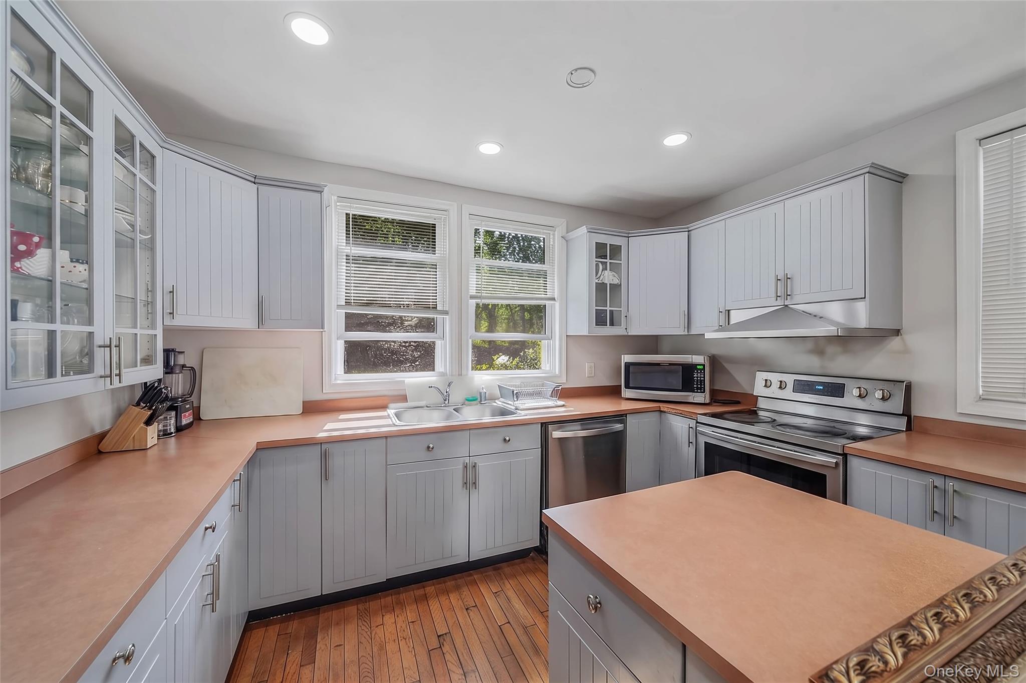 Single Family E 3rd Avenue  Suffolk County, NY 11706, MLS-1029811-10
