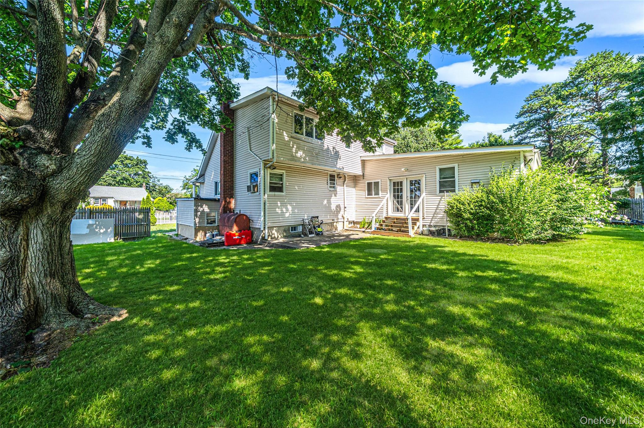 Single Family E 3rd Avenue  Suffolk County, NY 11706, MLS-1029811-28